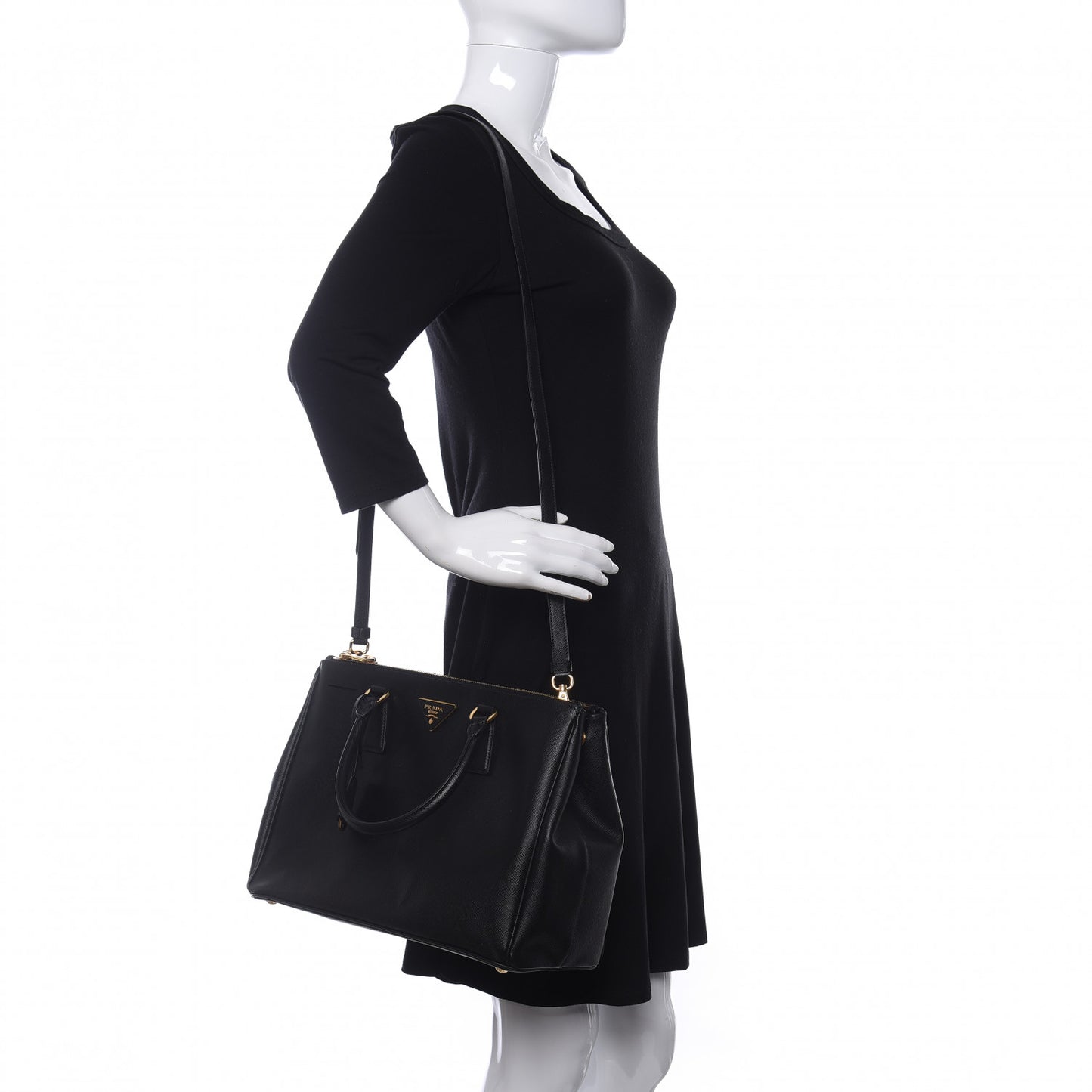 Saffiano Medium Galleria Double Zip Tote Black