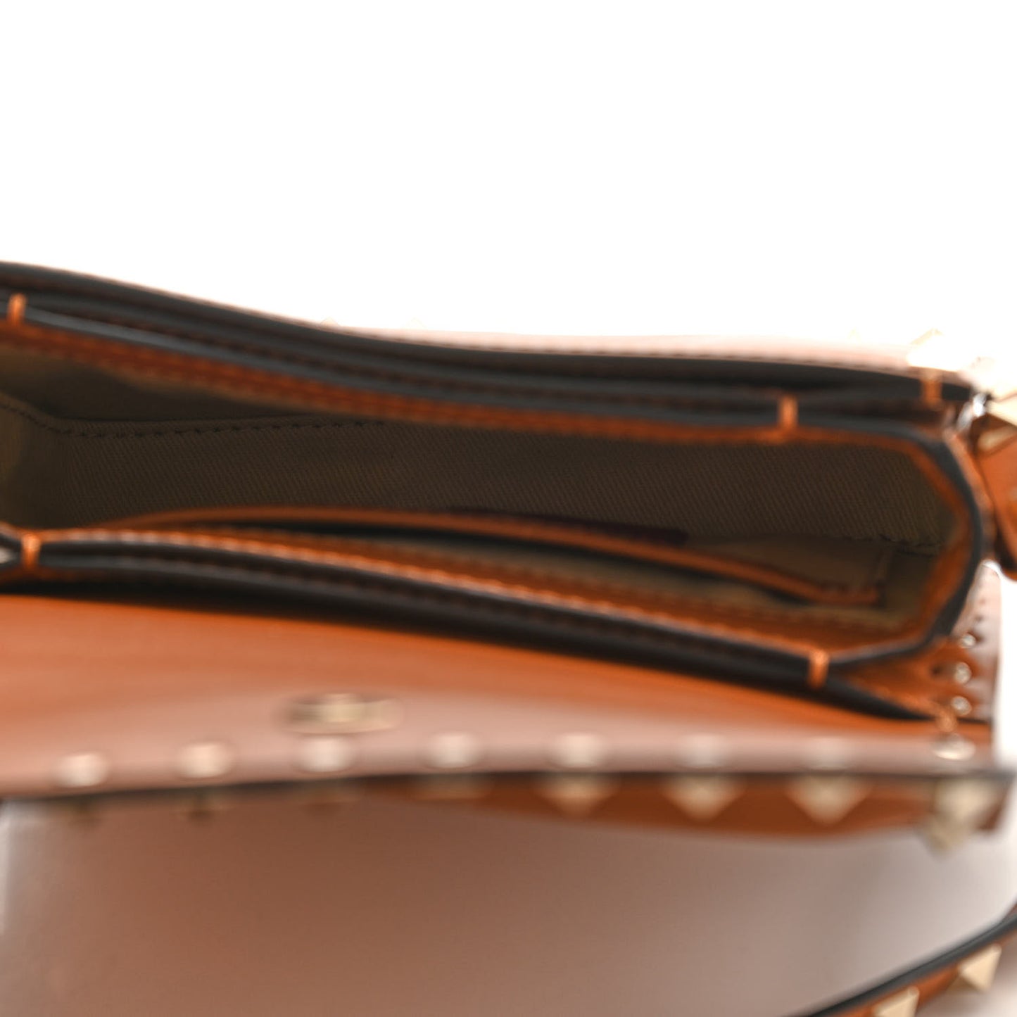 Vitello Rockstud Flap Crossbody Bag Light Cuir
