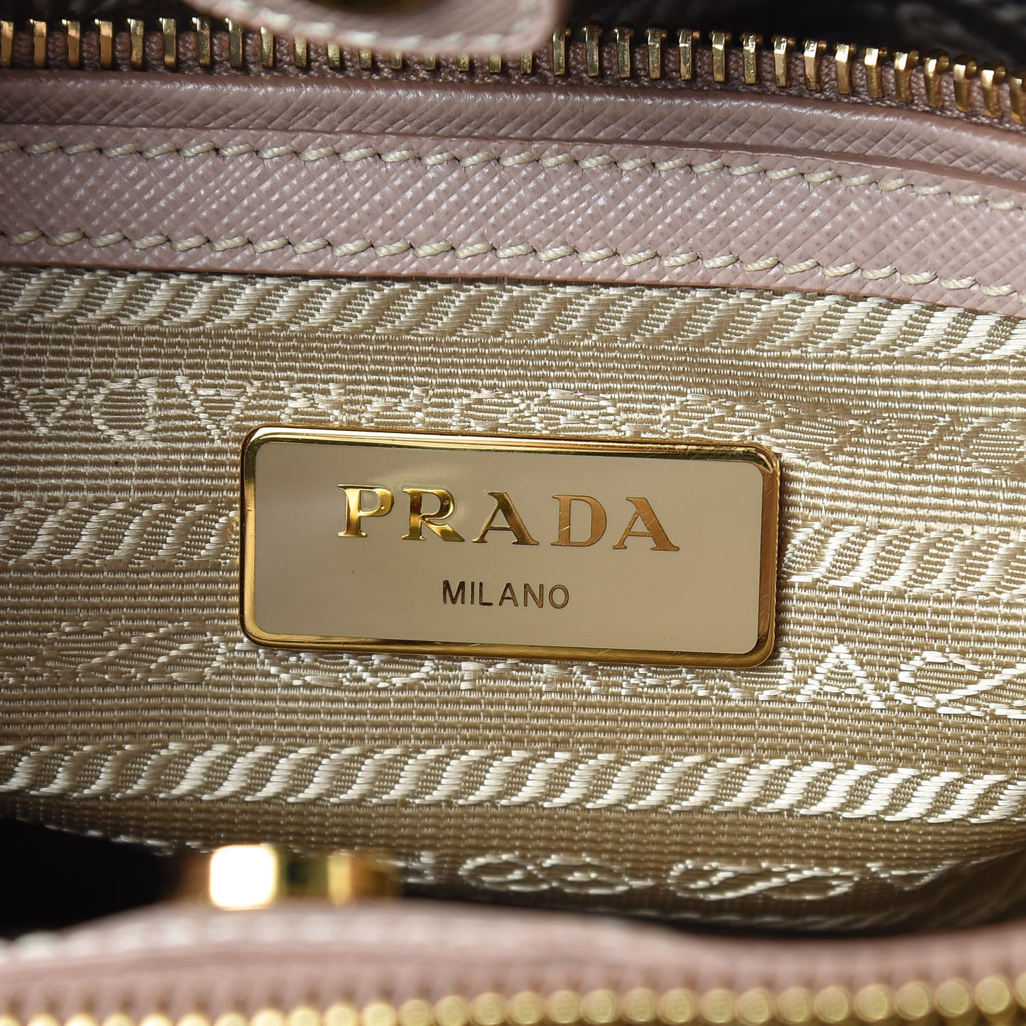 Saffiano Lux Medium Tote Cammeo