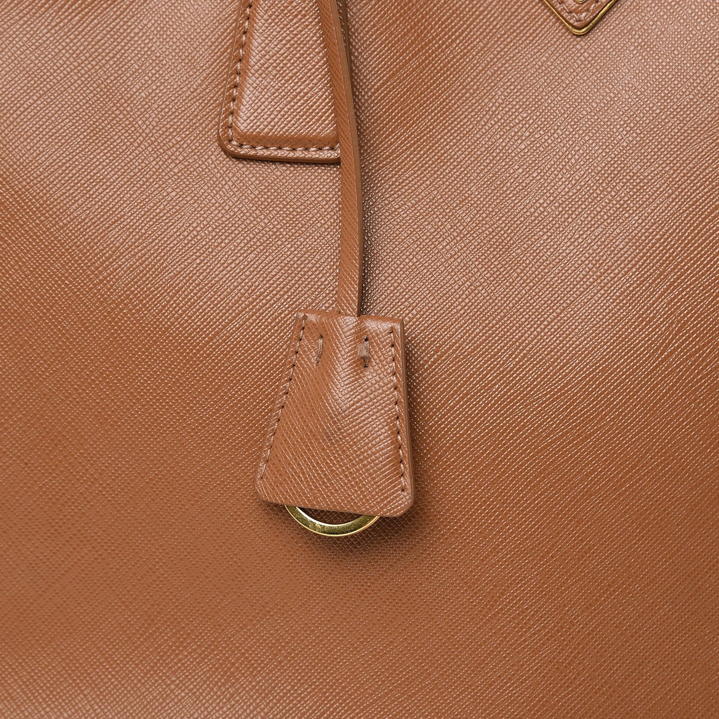 Saffiano Medium Galleria Double Zip Tote Caramel
