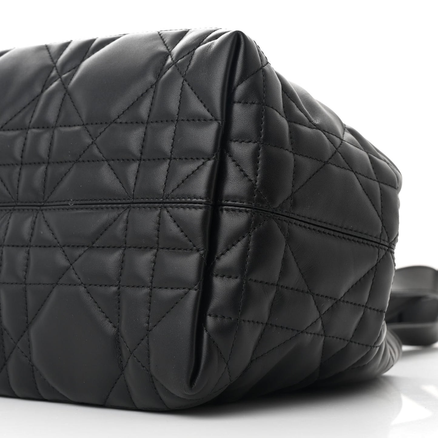 Calfskin Macrocannage Medium Toujours Black
