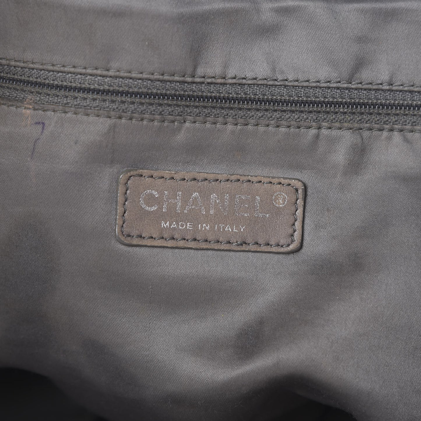 Vinyl Graphic Edge Tote Silver
