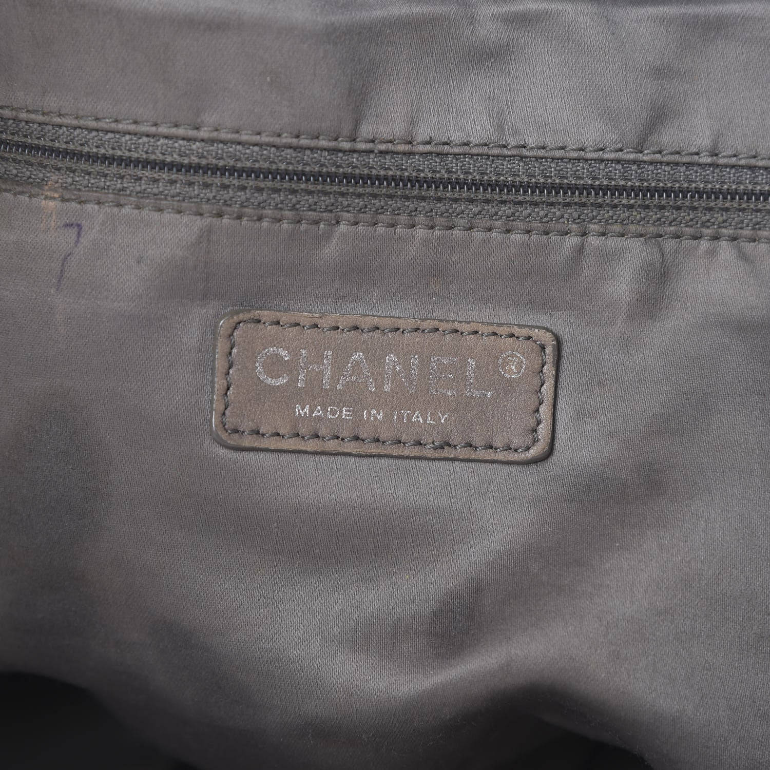 Chanel Vinyl Graphic Edge Tote Silver 5 of 21