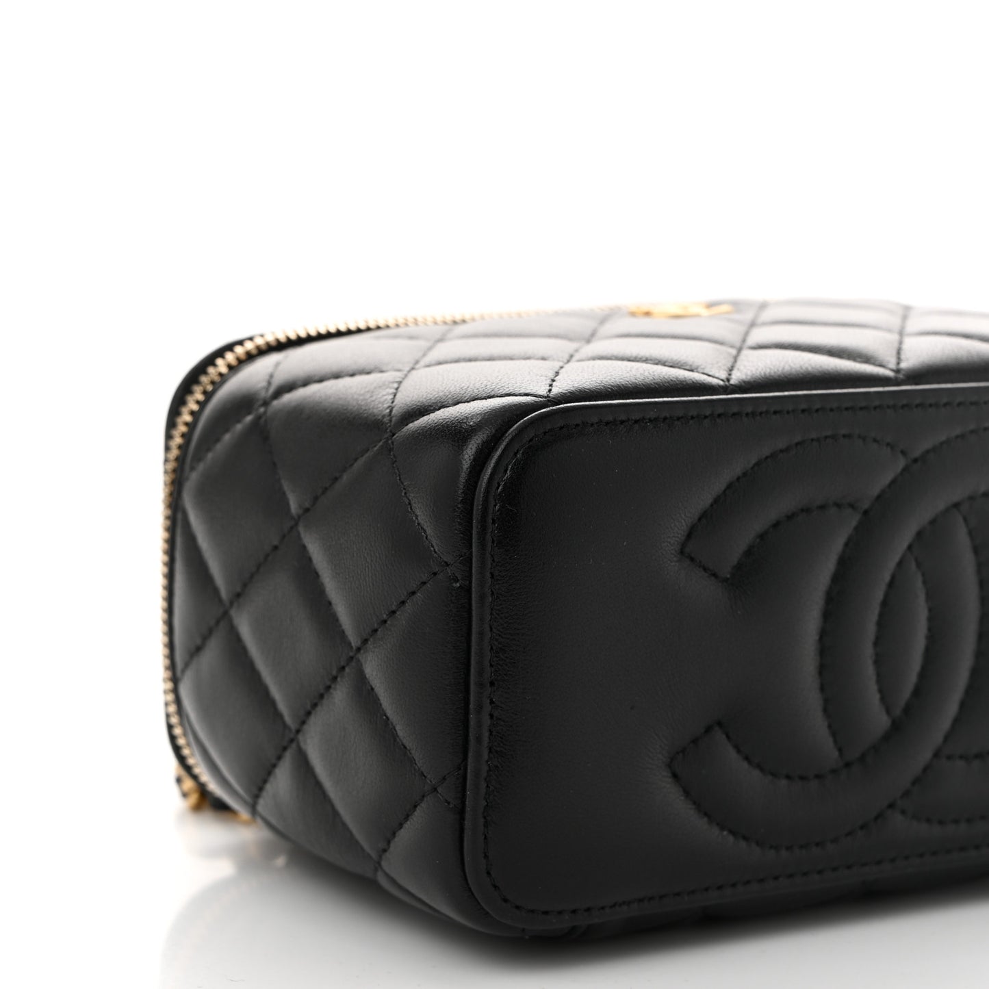 Lambskin Quilted Pearl Crush Small Vanity Case With Chain Black