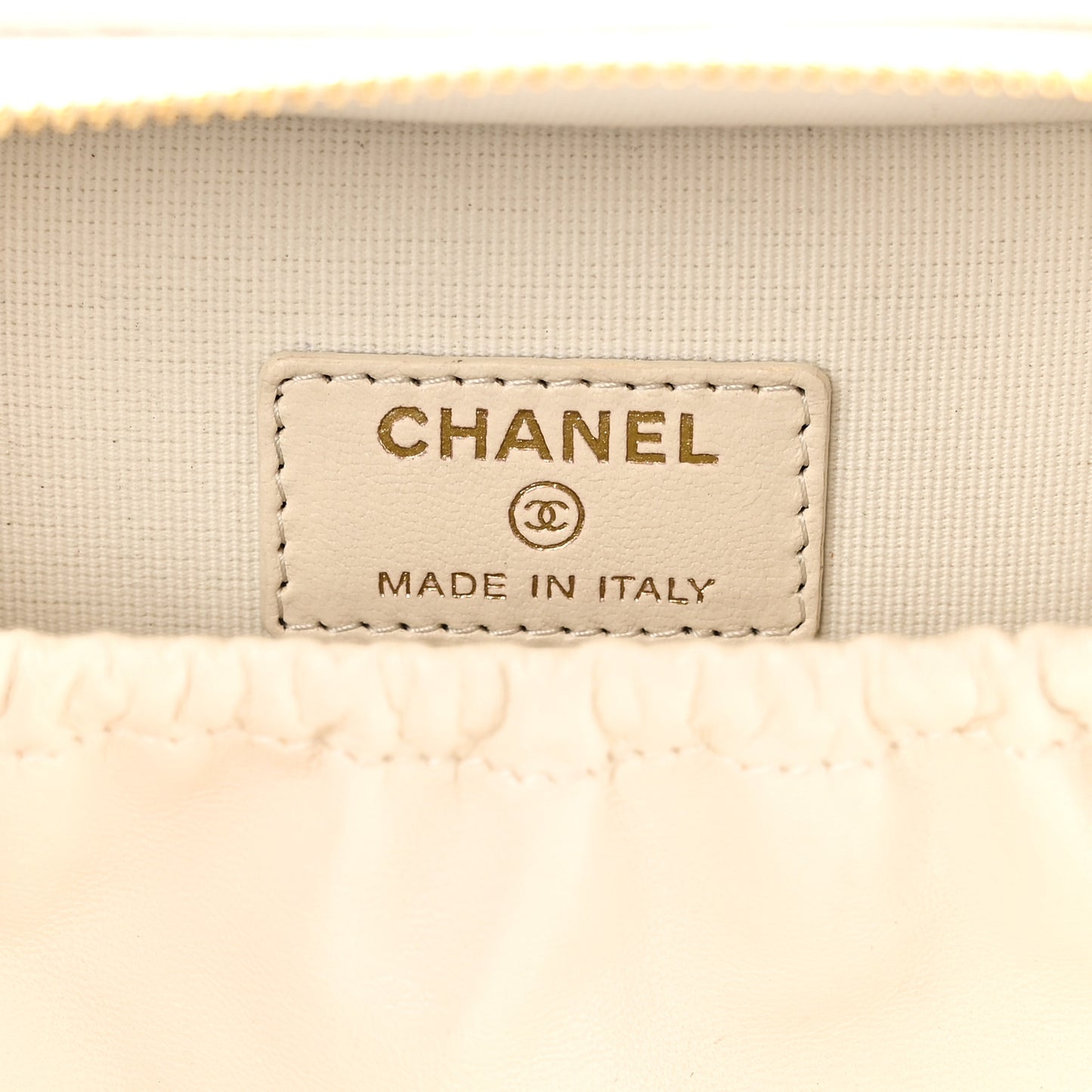 Caviar Quilted Vanity With Chain White
