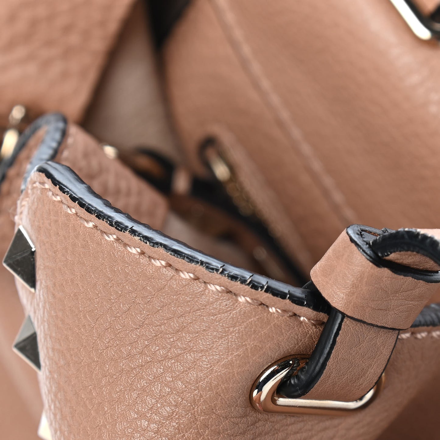 Pebbled Calfskin Medium Rockstud Tote Skin Sorbet