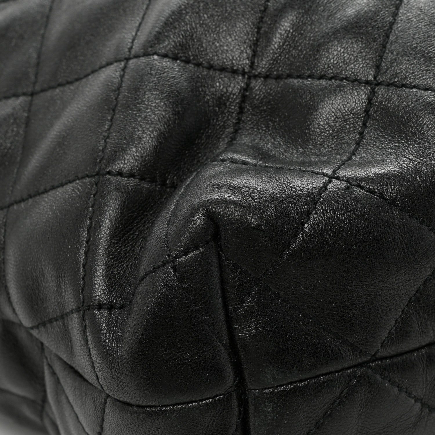 Saint Laurent Lambskin Quilted Maxi Icare Shopping Tote Black 19 of 22
