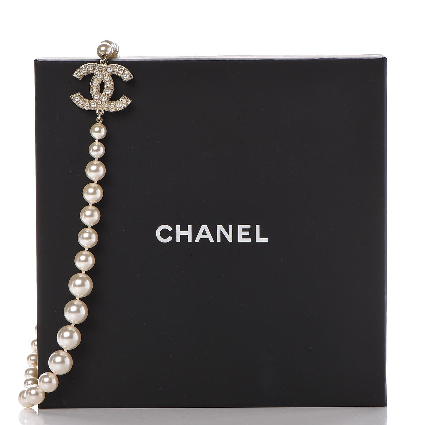 Graduated Pearl CC Short Necklace Gold
