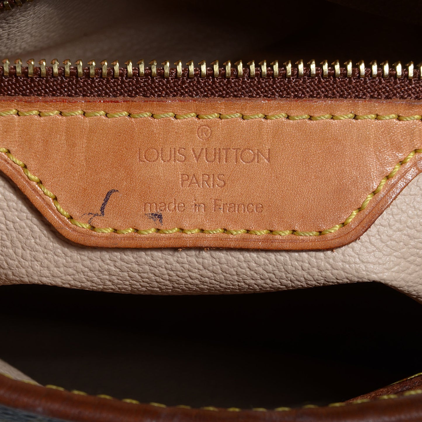 Monogram Petit Bucket 23