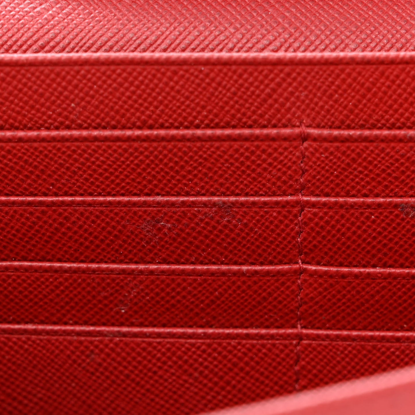 Saffiano Metal Bar Chain Wallet Fuoco