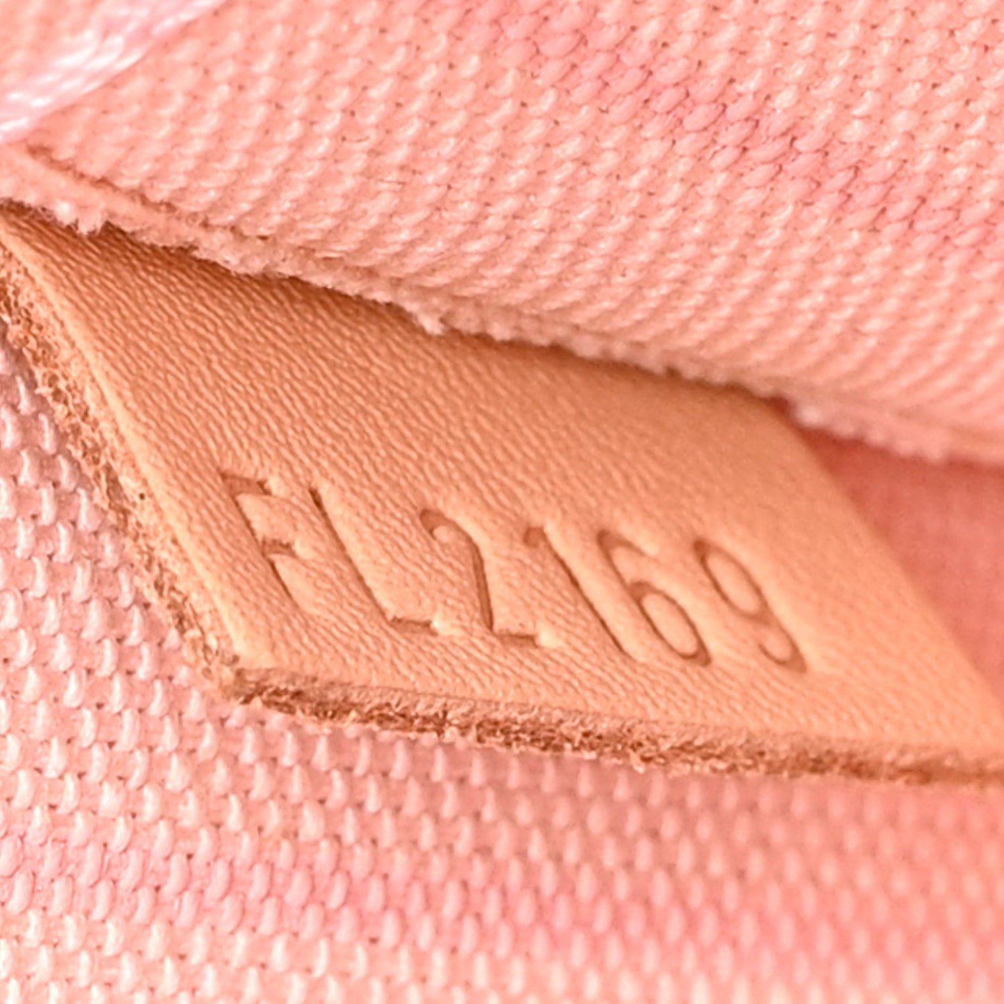 lv damier pochette