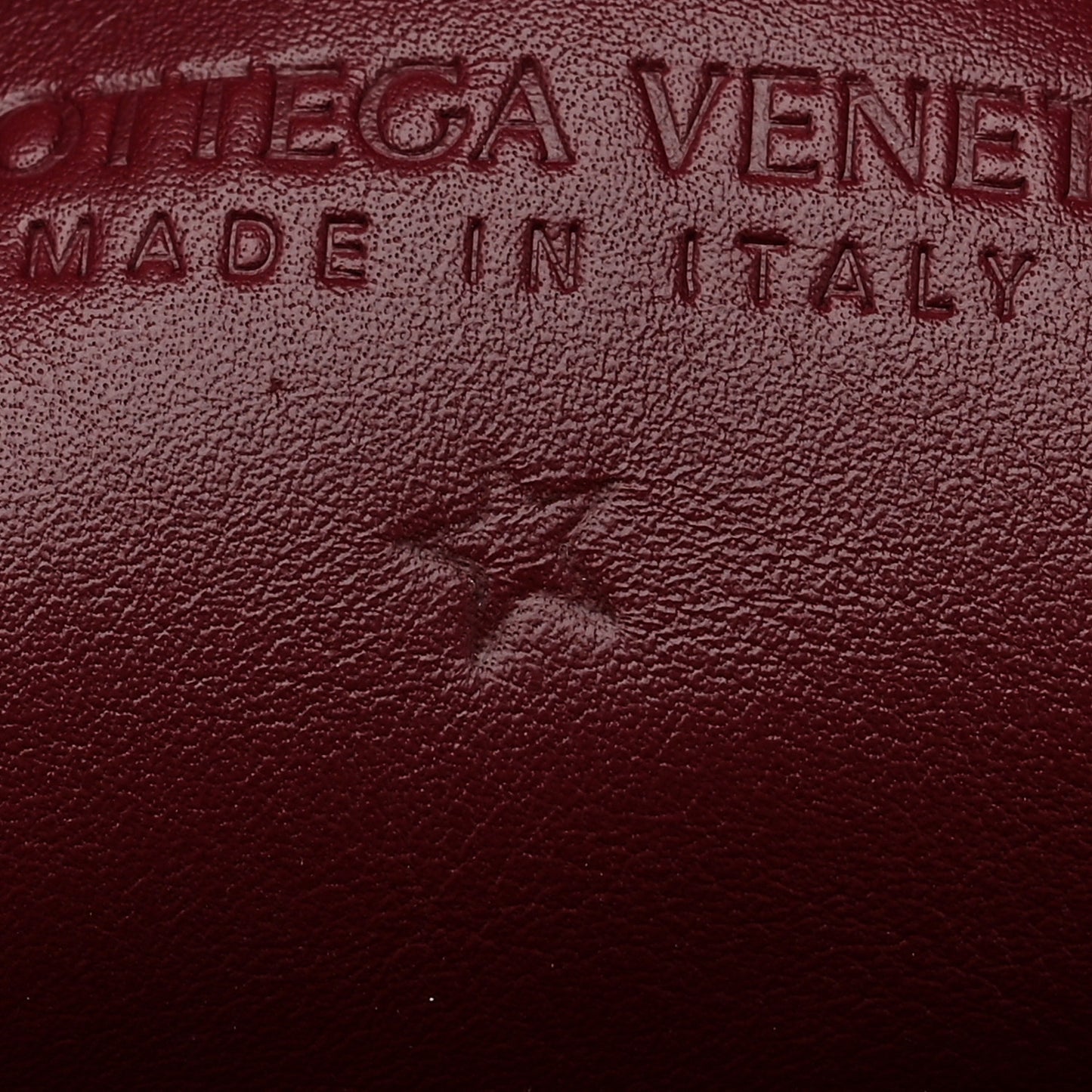 Smooth Butter Calf The Pouch Oversized Bordeaux