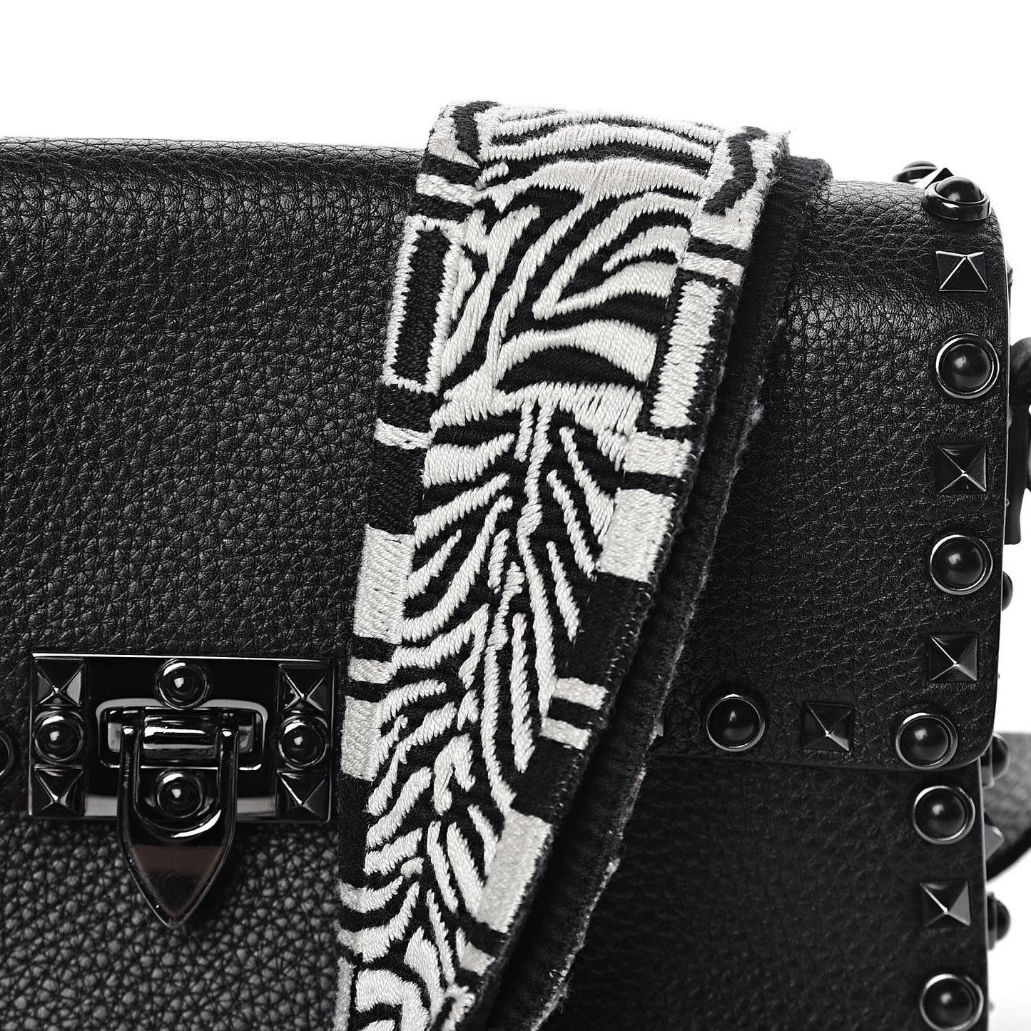 Pebbled Calfskin Onyx Medium Guitar Strap Rockstud Rolling Flap Saddle Bag Black