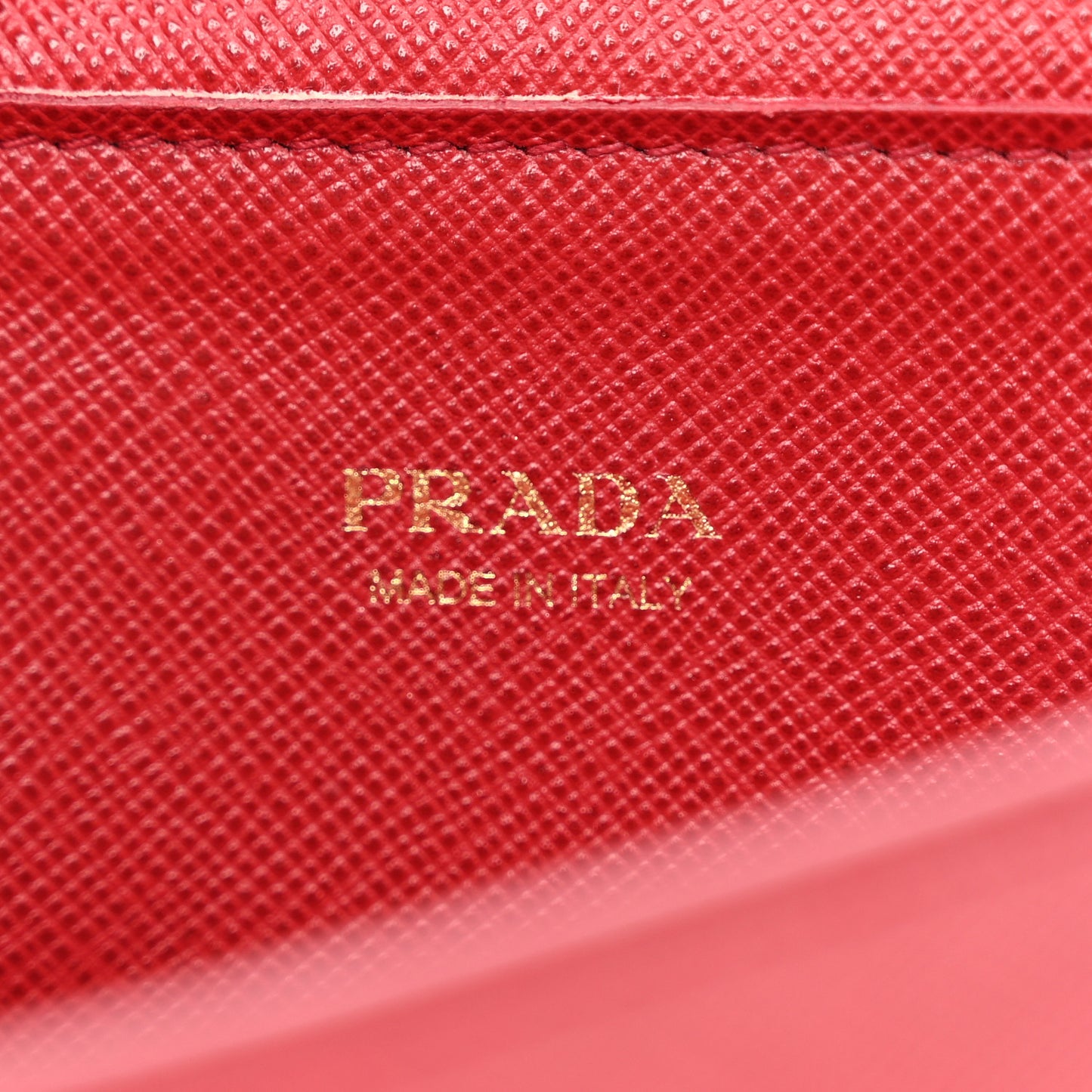 Saffiano Metal Oro Phone Case Rosso