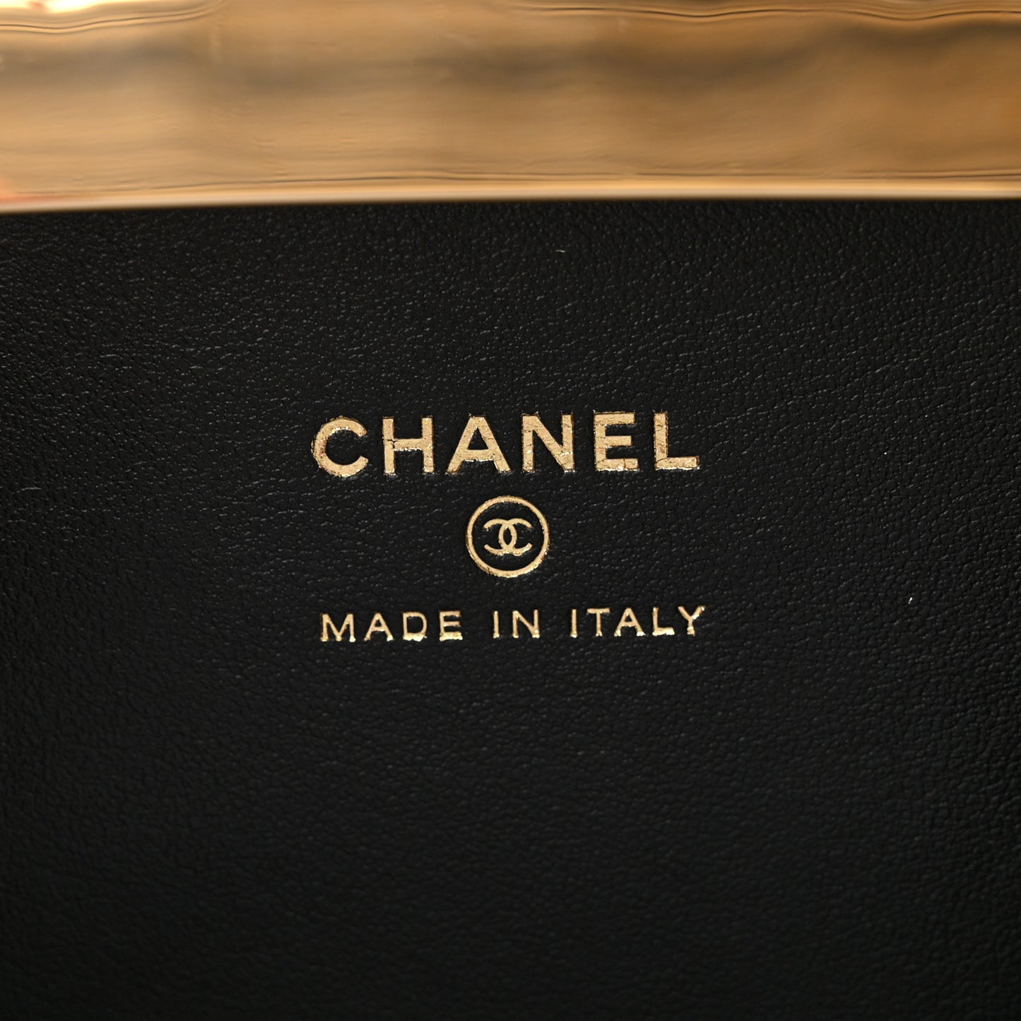 Glazed Goatskin Quilted Box With Chain Black