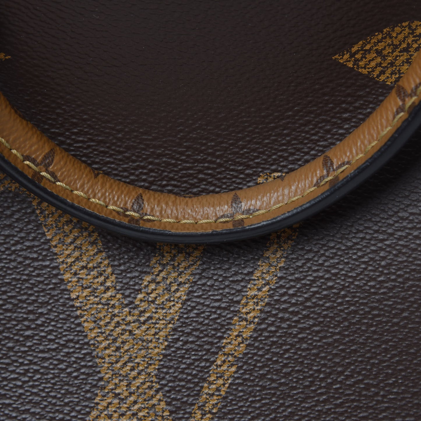 Reverse Monogram Giant Onthego GM