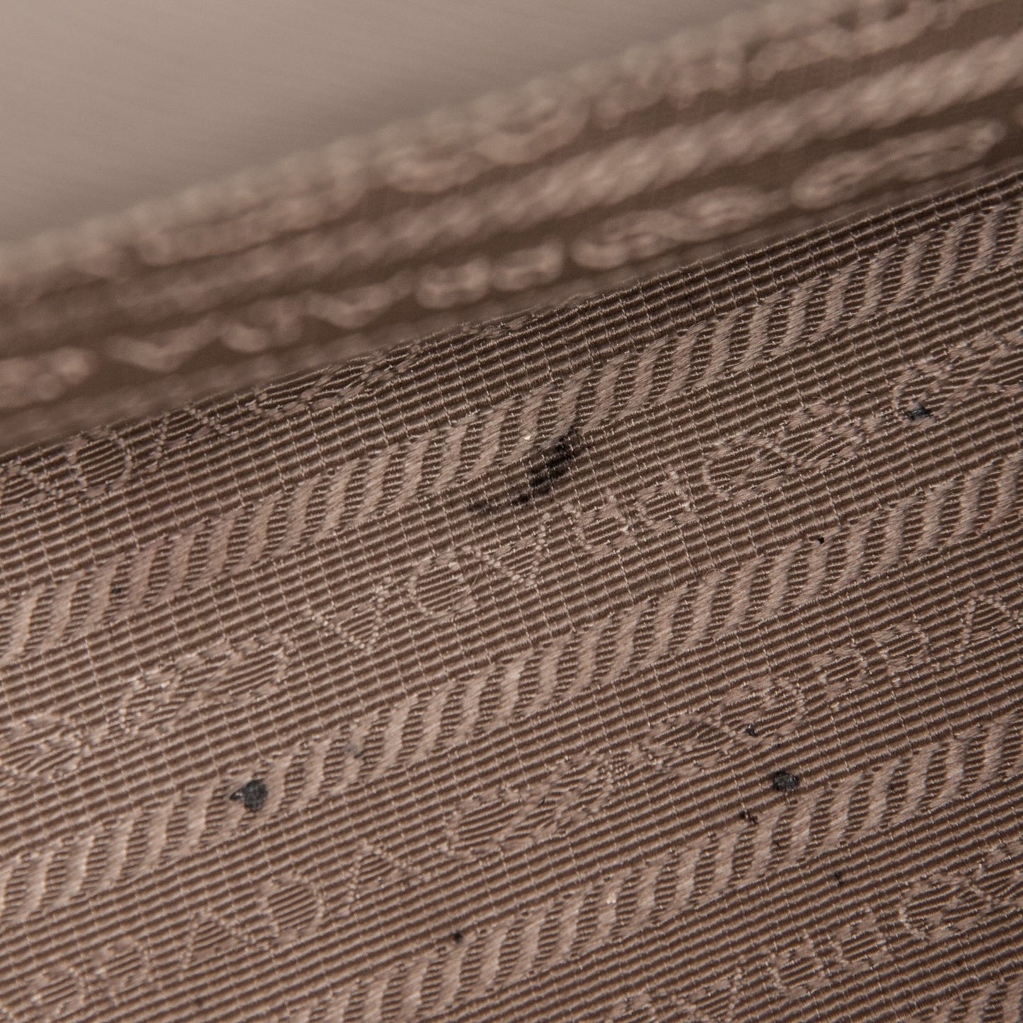 Saffiano Medium Galleria Double Zip Tote Pomice