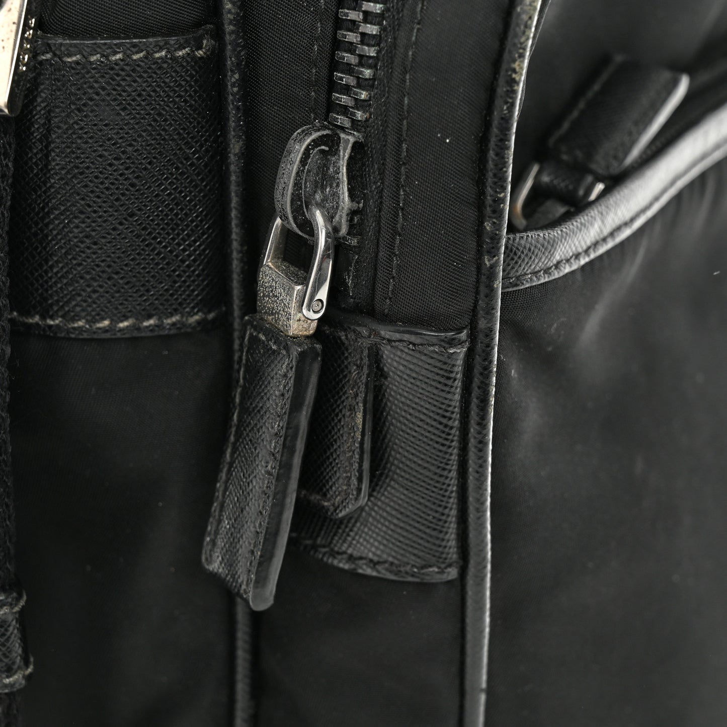 Tessuto Nylon Saffiano Front Pocket Zip Messenger Black