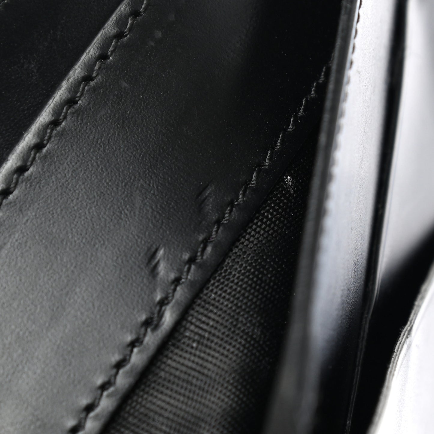 Calfskin Logo Bi-Fold Wallet Black