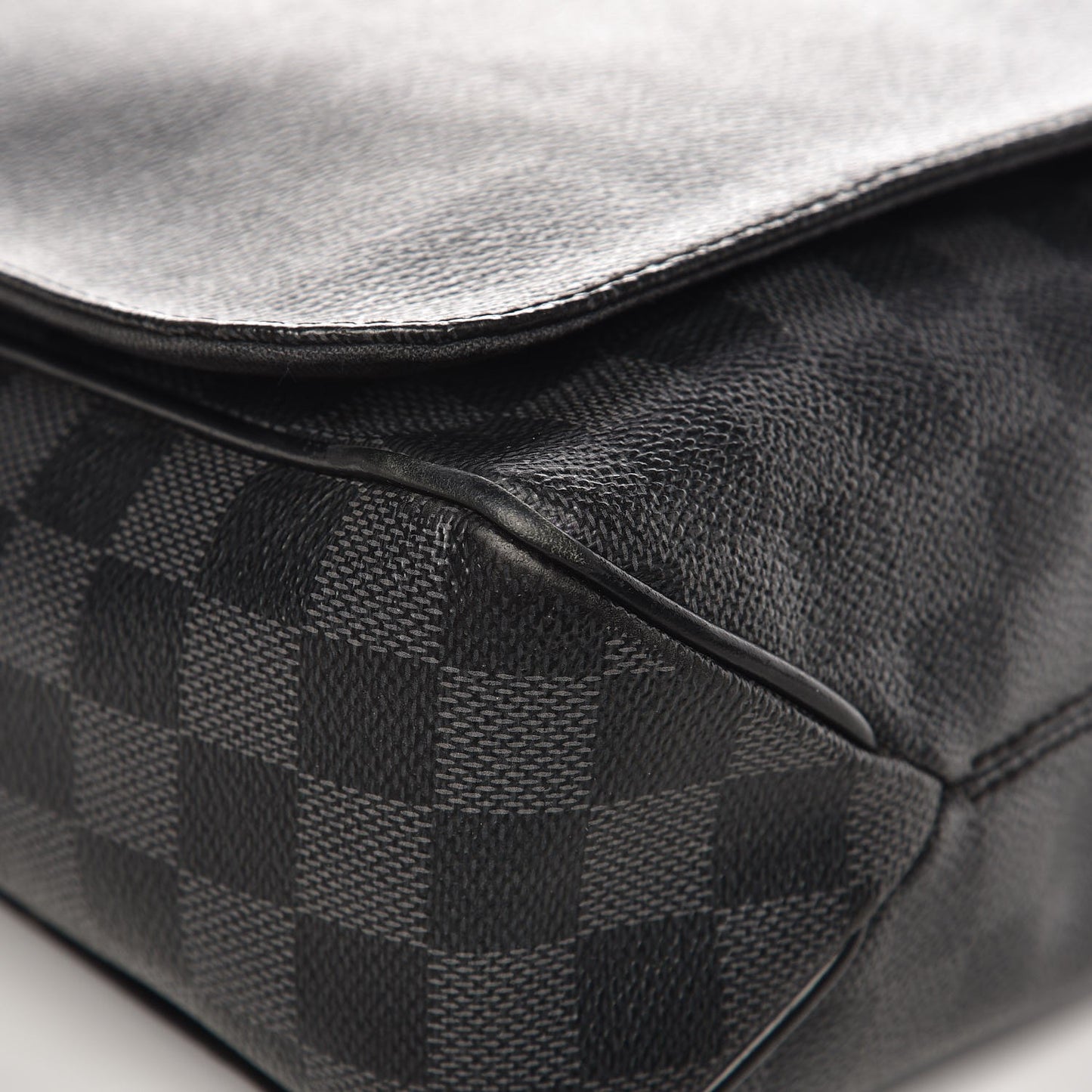 Damier Graphite District GM