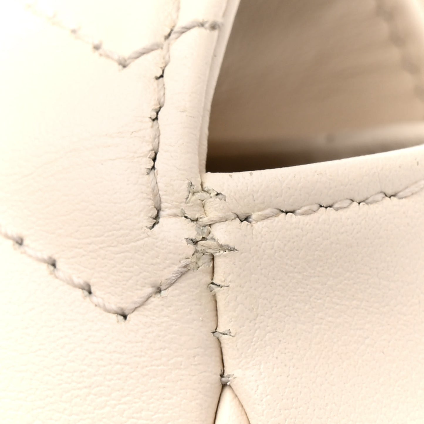 Calfskin Matelasse Small GG Marmont Shoulder Bag White