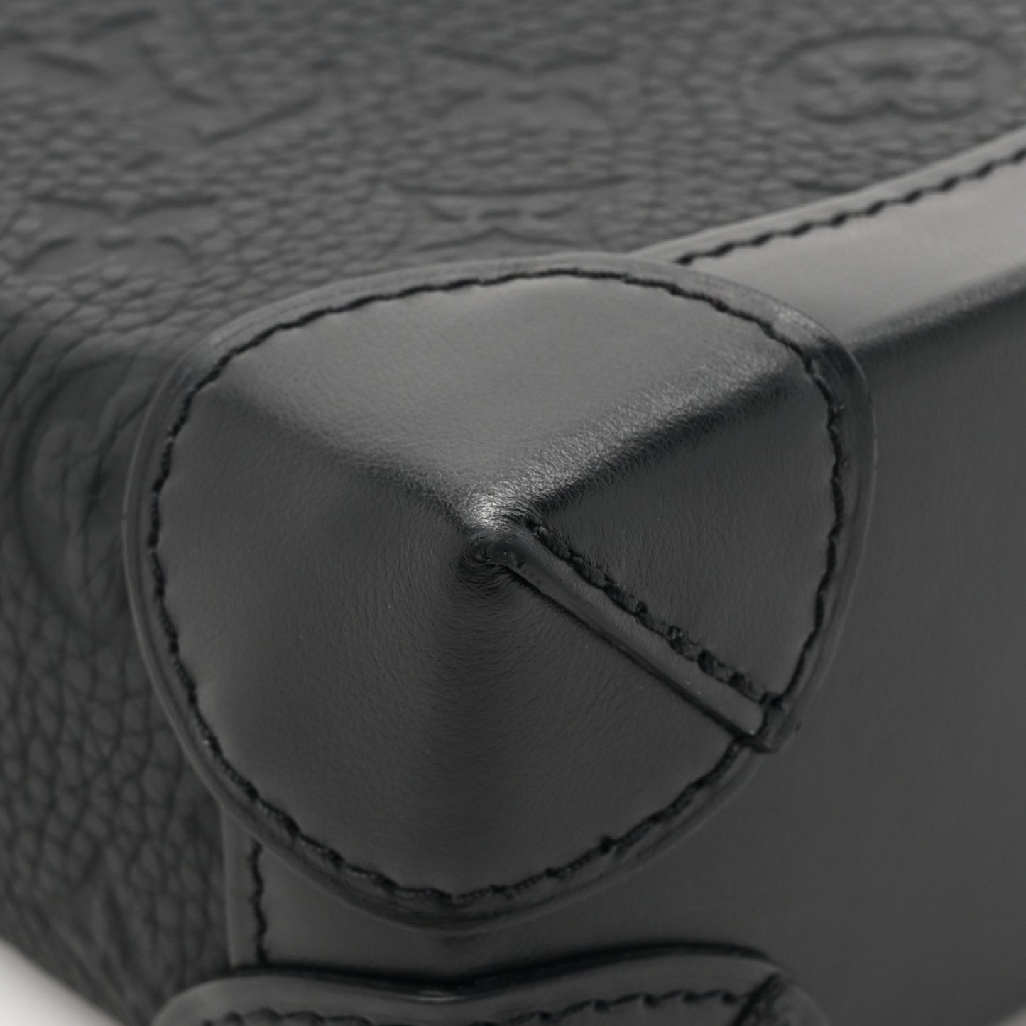 Taurillon Monogram Steamer Nano Black