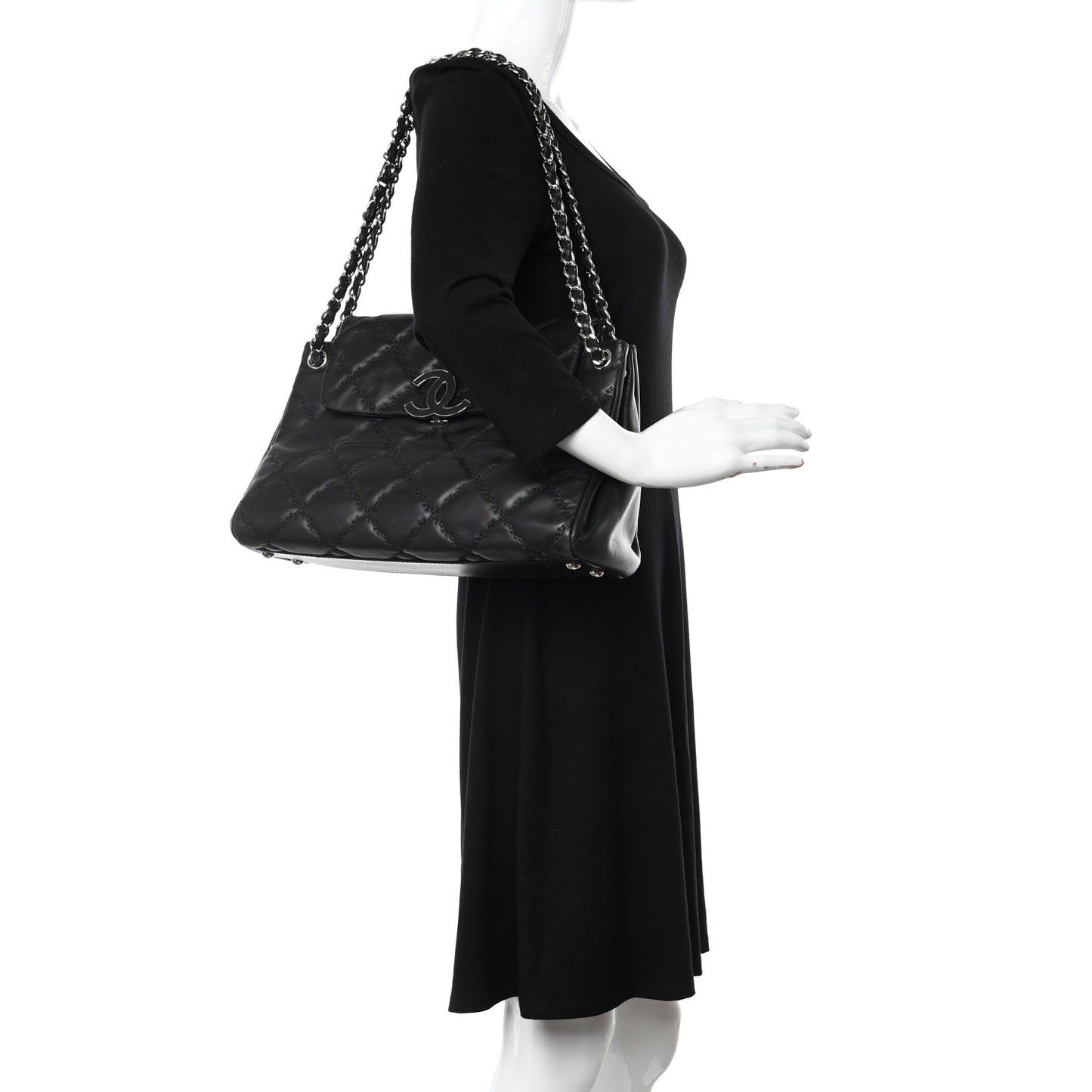 Calfskin Double Stitch Large Hamptons Flap Bag Black