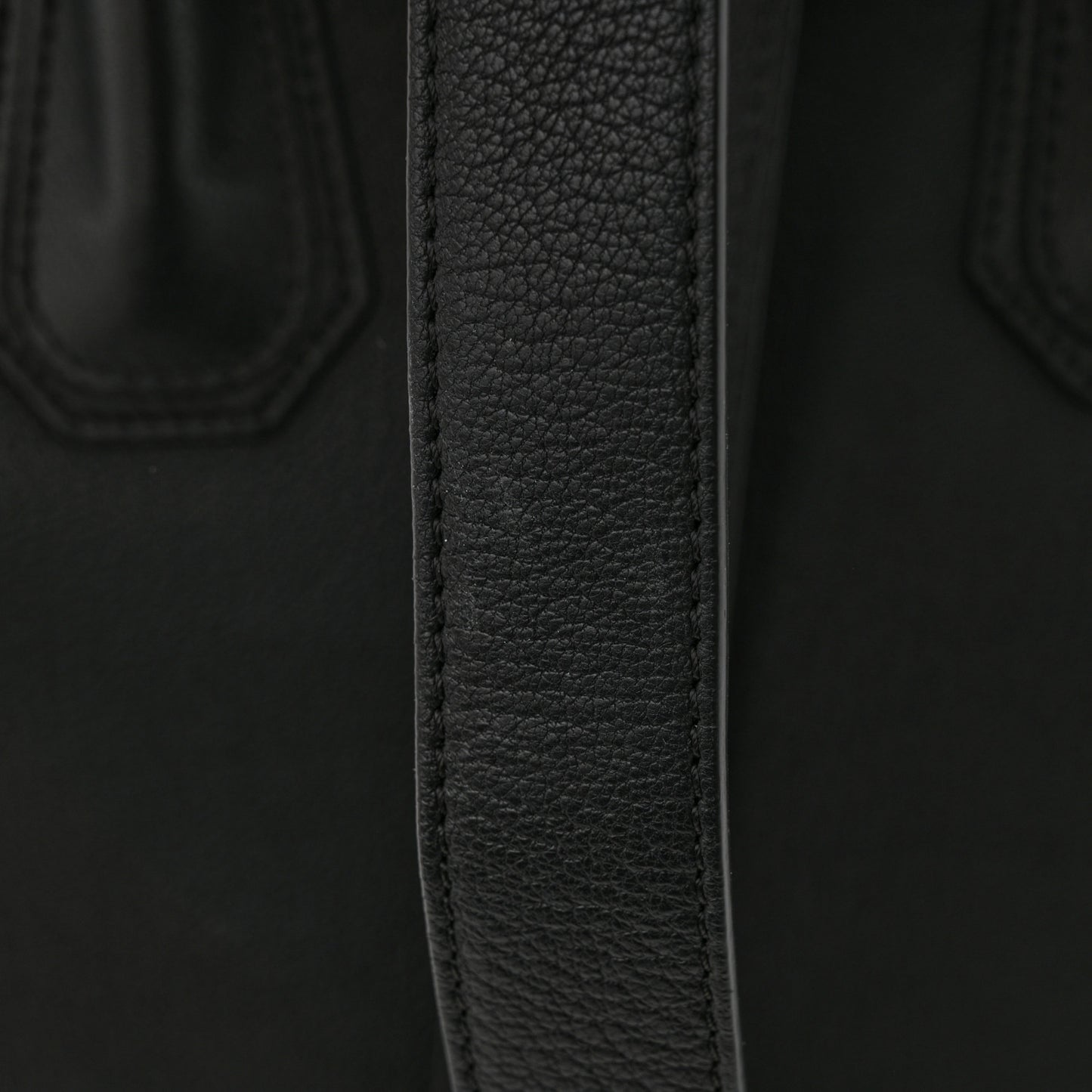 Sugar Goatskin Medium Antigona Black