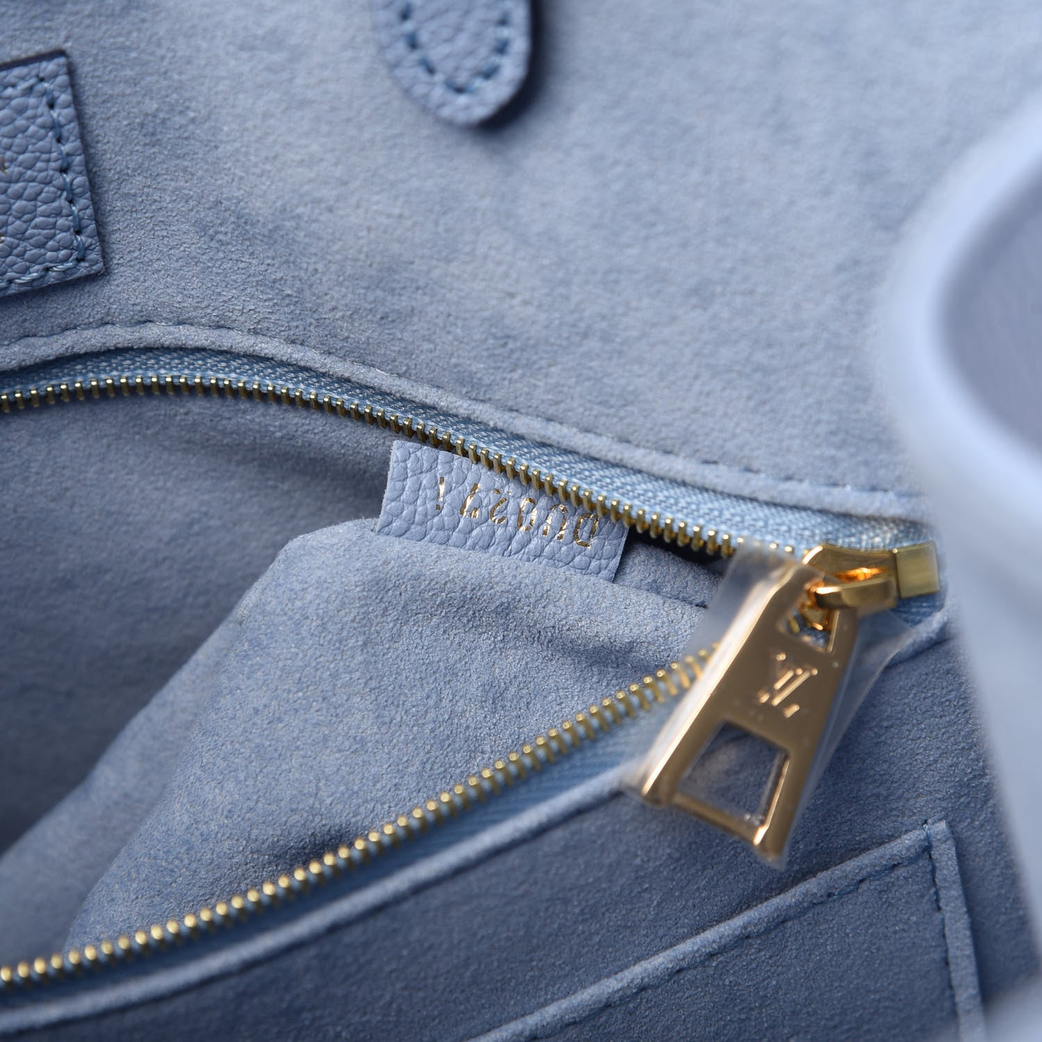 Louis Vuitton Empreinte Monogram Giant By The Pool Onthego MM Summer Blue 9 of 9