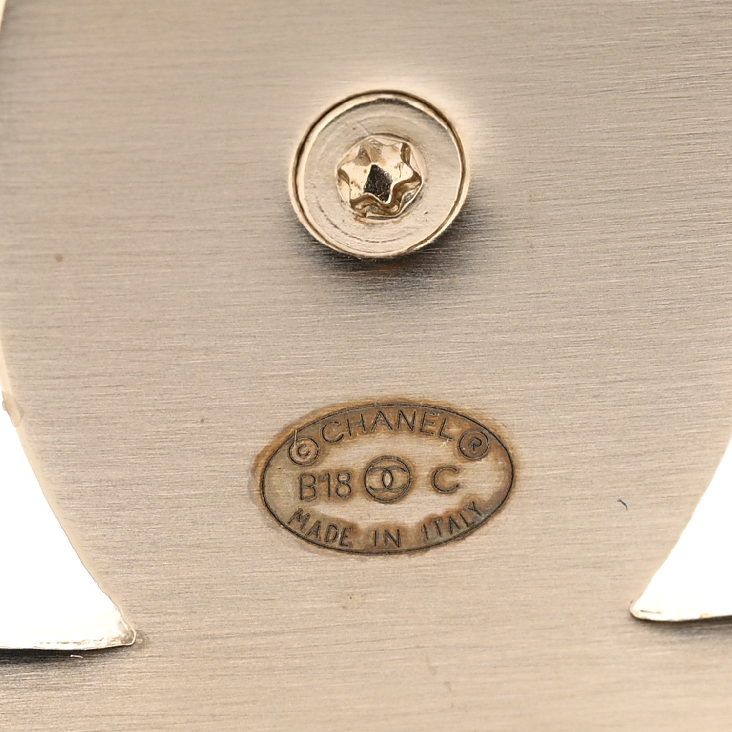 Chanel CC Turnlock Brooch Gold 3 of 4