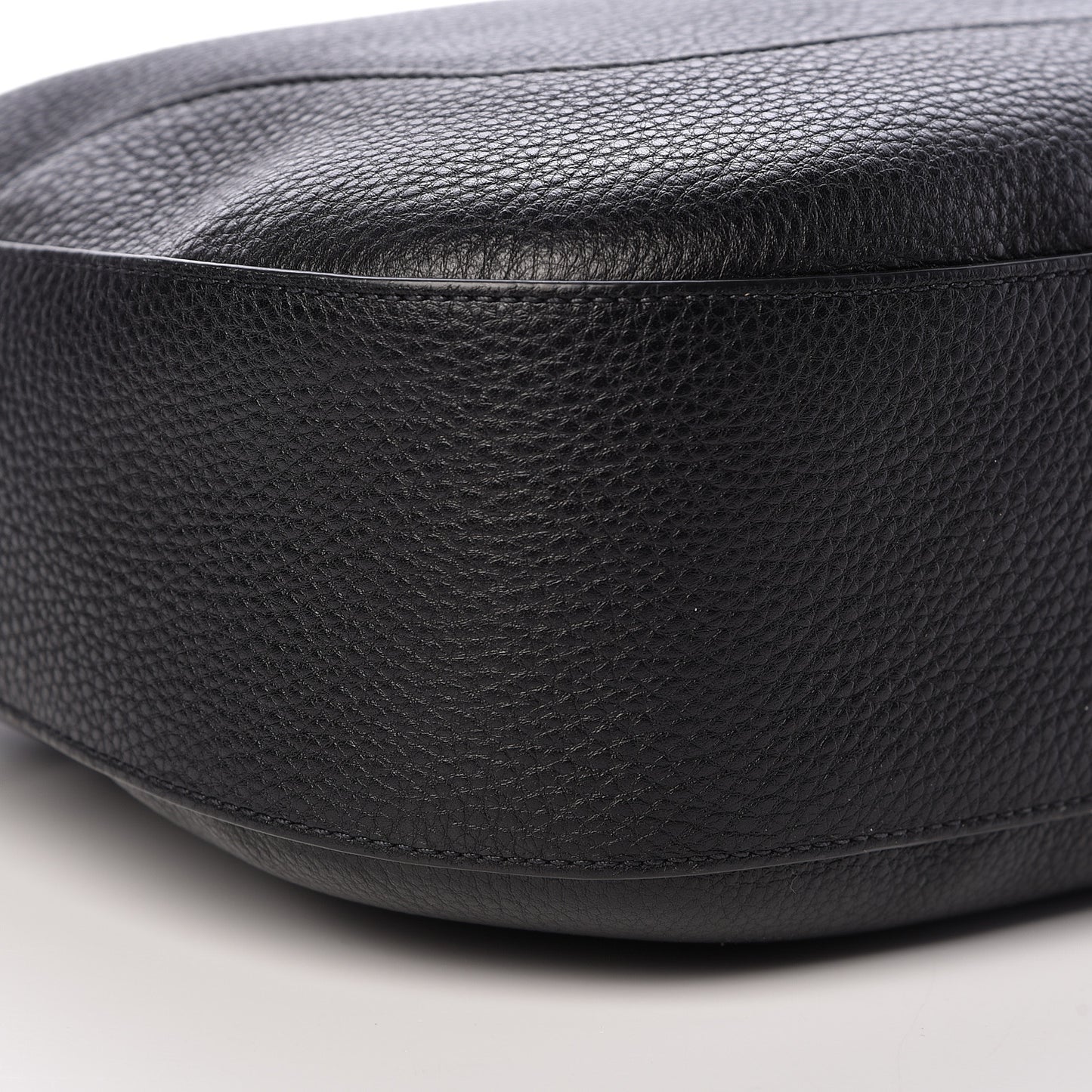 Vitello Daino Zippered Messenger Hobo Black