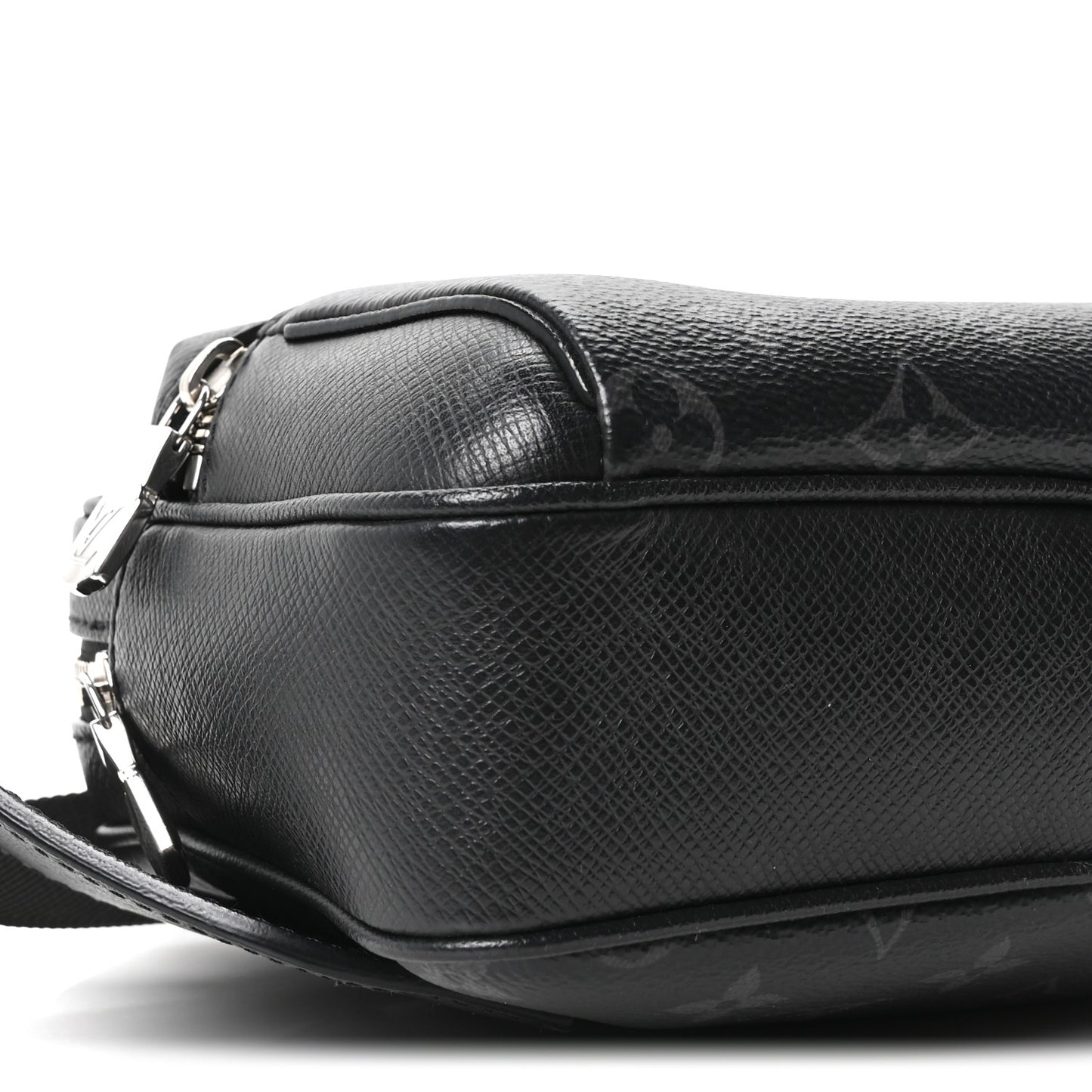 Taiga Monogram Eclipse Outdoor Messenger Black