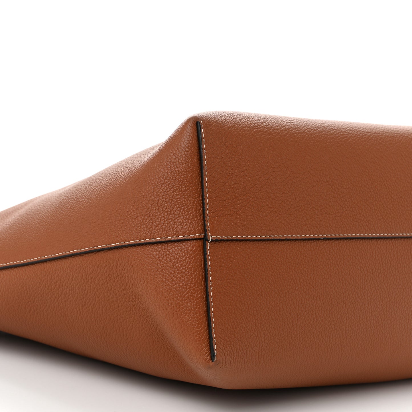 Grained Calfskin Triomphe Medium Cabas Anais Tan