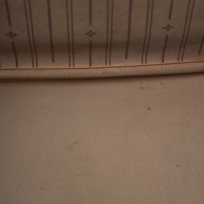 Louis Vuitton Monogram Neverfull MM 10 of 22