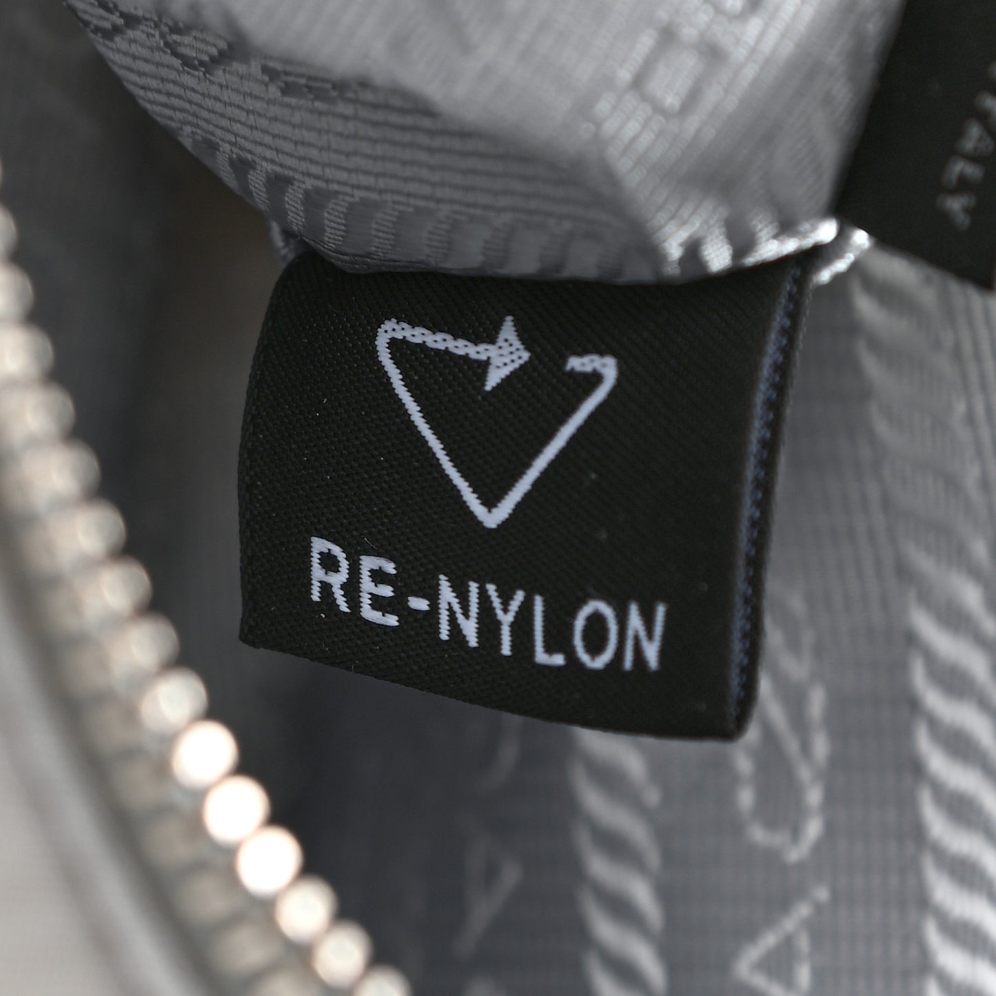 Re-Nylon Saffiano Re-Edition 2005 Shoulder Bag Fiordaliso