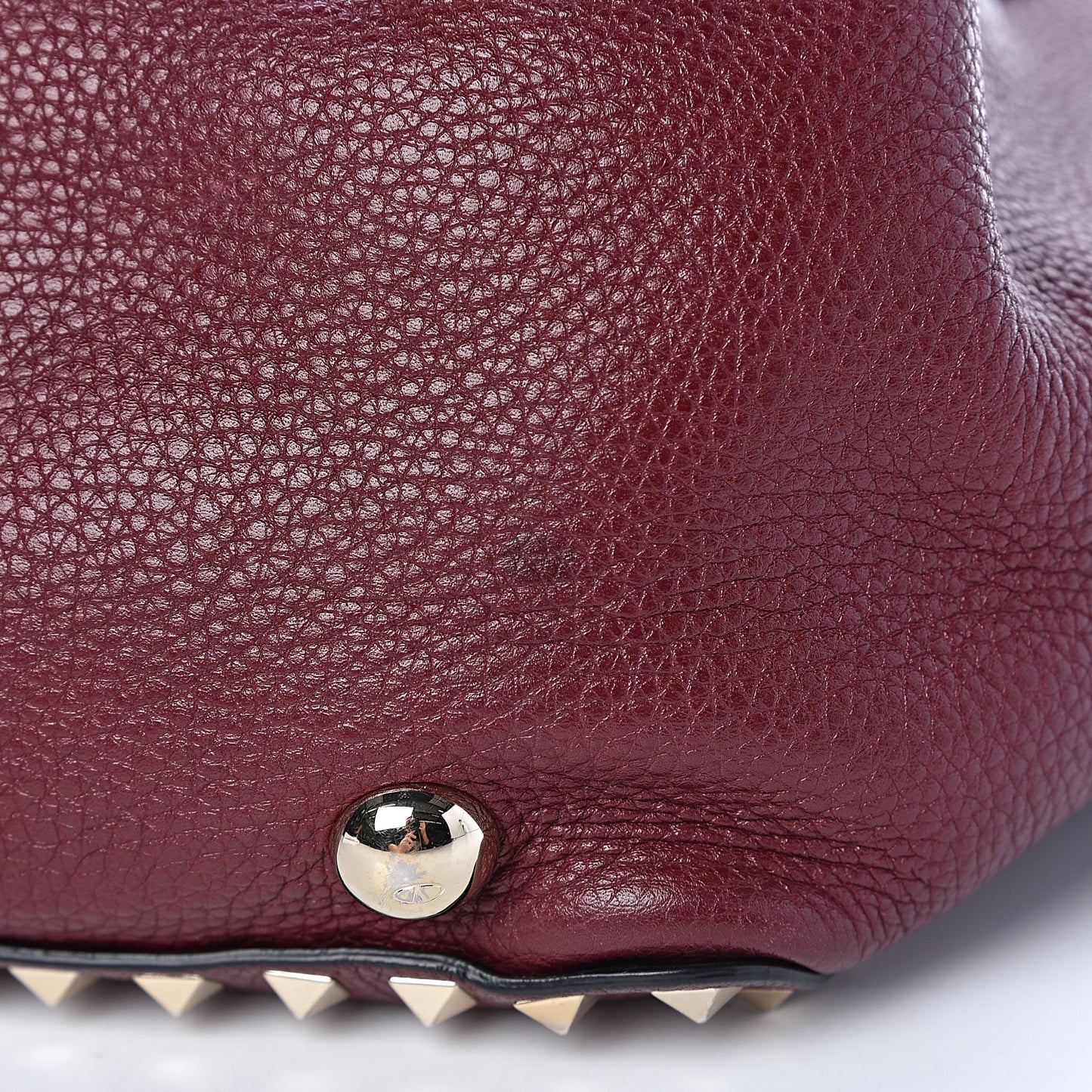 Pebbled Calfskin Medium Rockstud Tote Cremisi