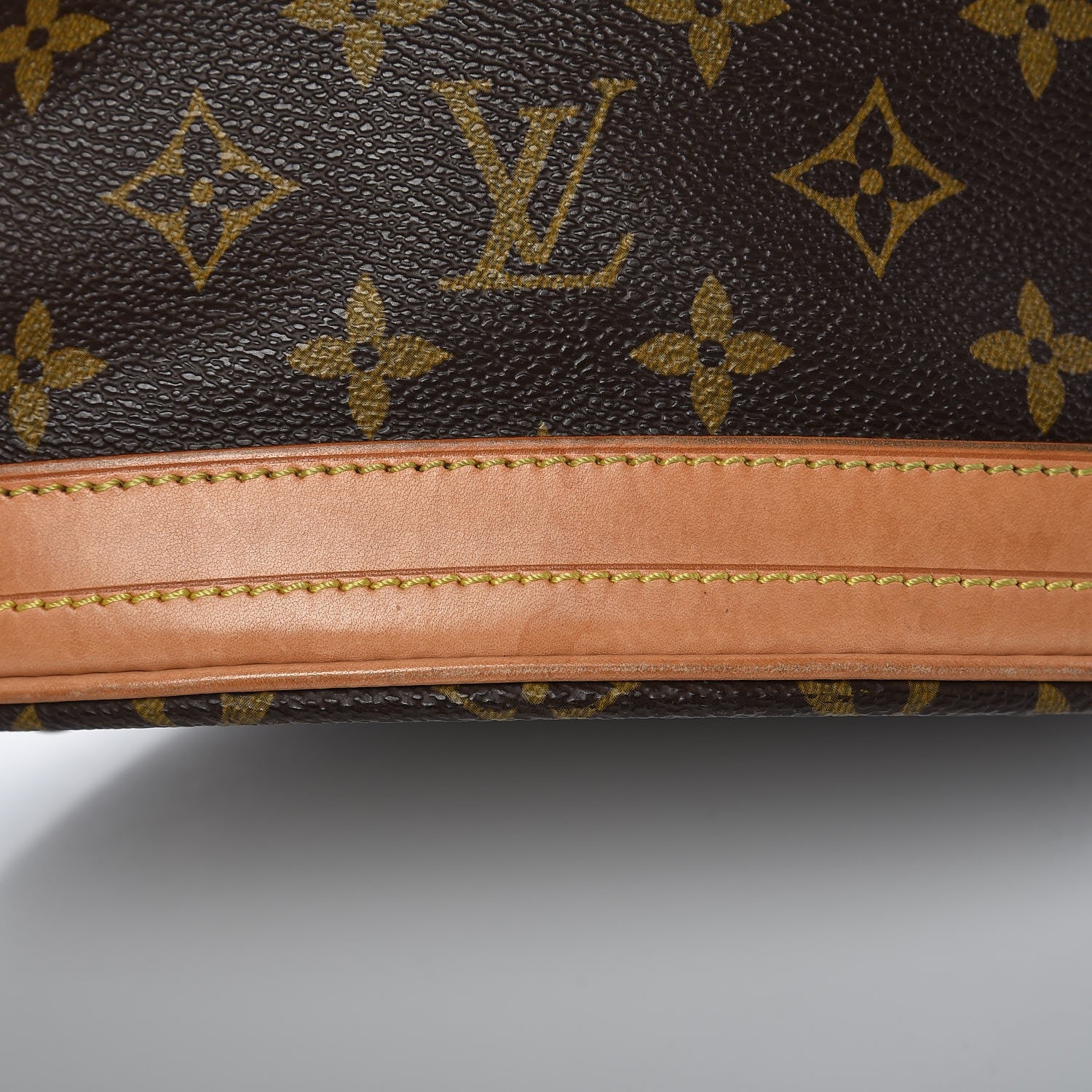 Louis Vuitton Monogram Petit Bucket 23 11 of 18