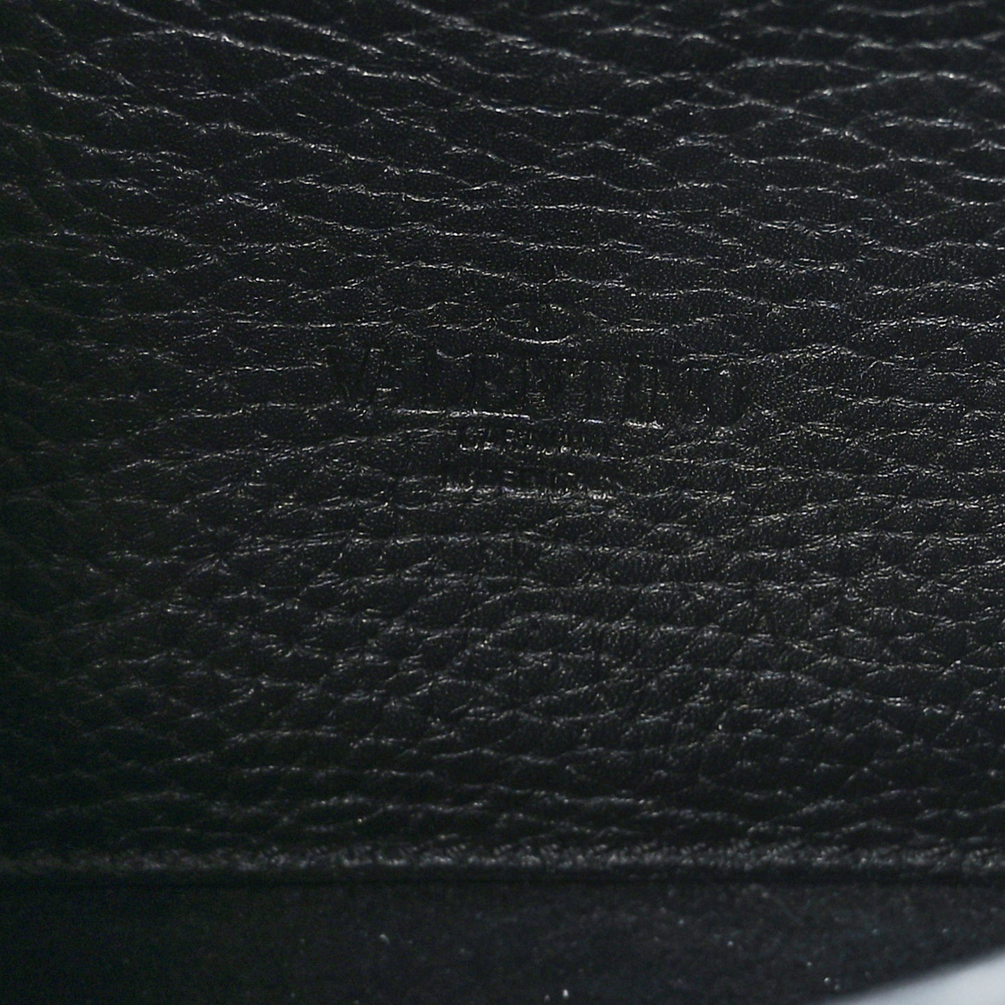 Pebbled Calfskin Medium Rockstud Flip Lock Crossbody Bag Black