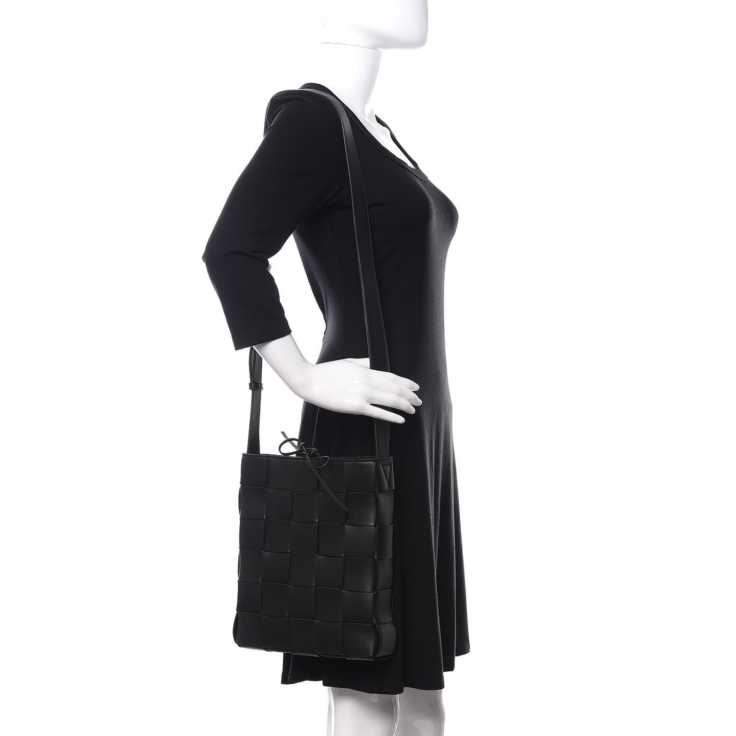 Lambskin Maxi Intrecciato Cassette Messenger Black