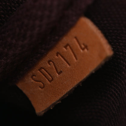 Louis Vuitton Monogram Favorite MM 8 of 13