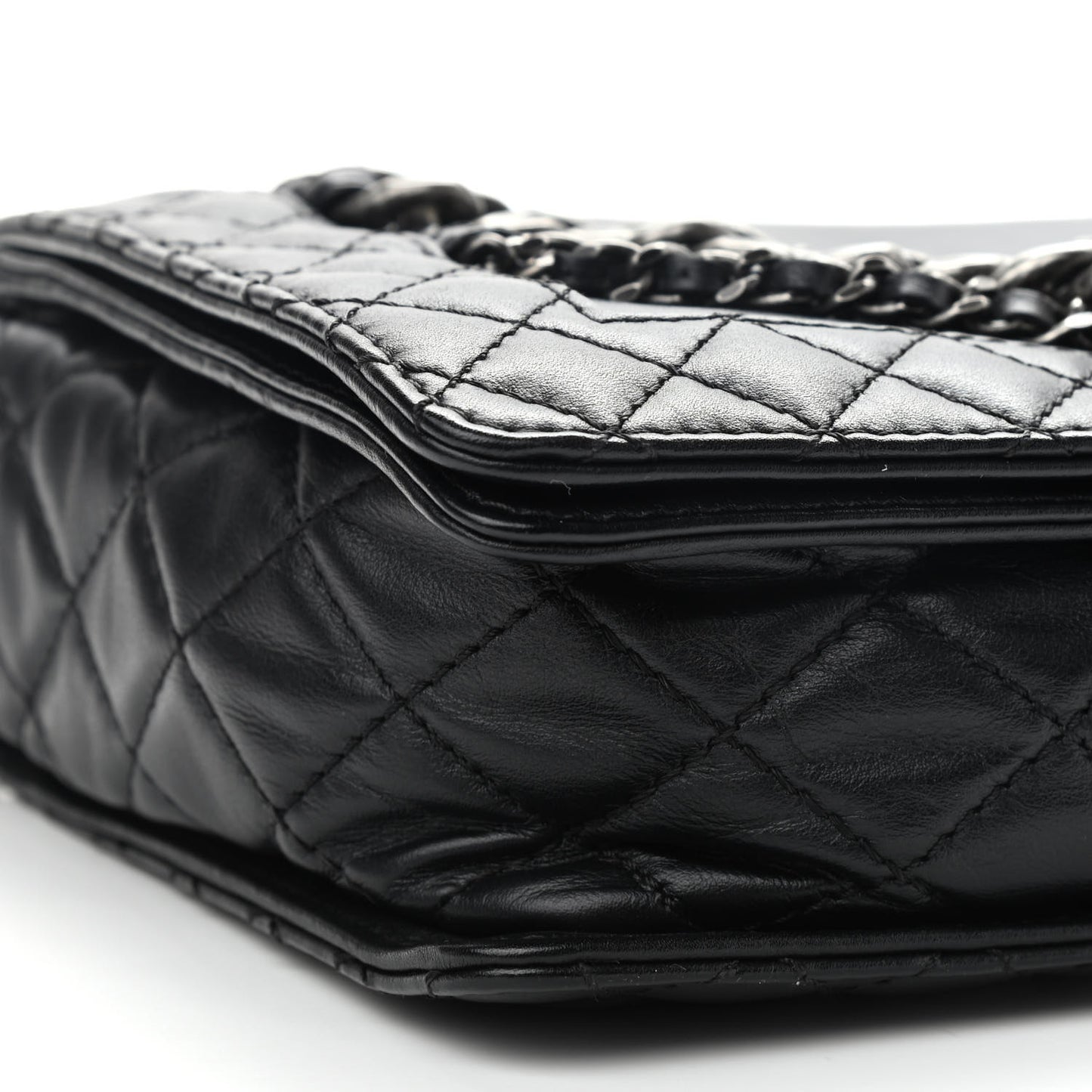 Calfskin Enchained New Medium Boy Flap Black