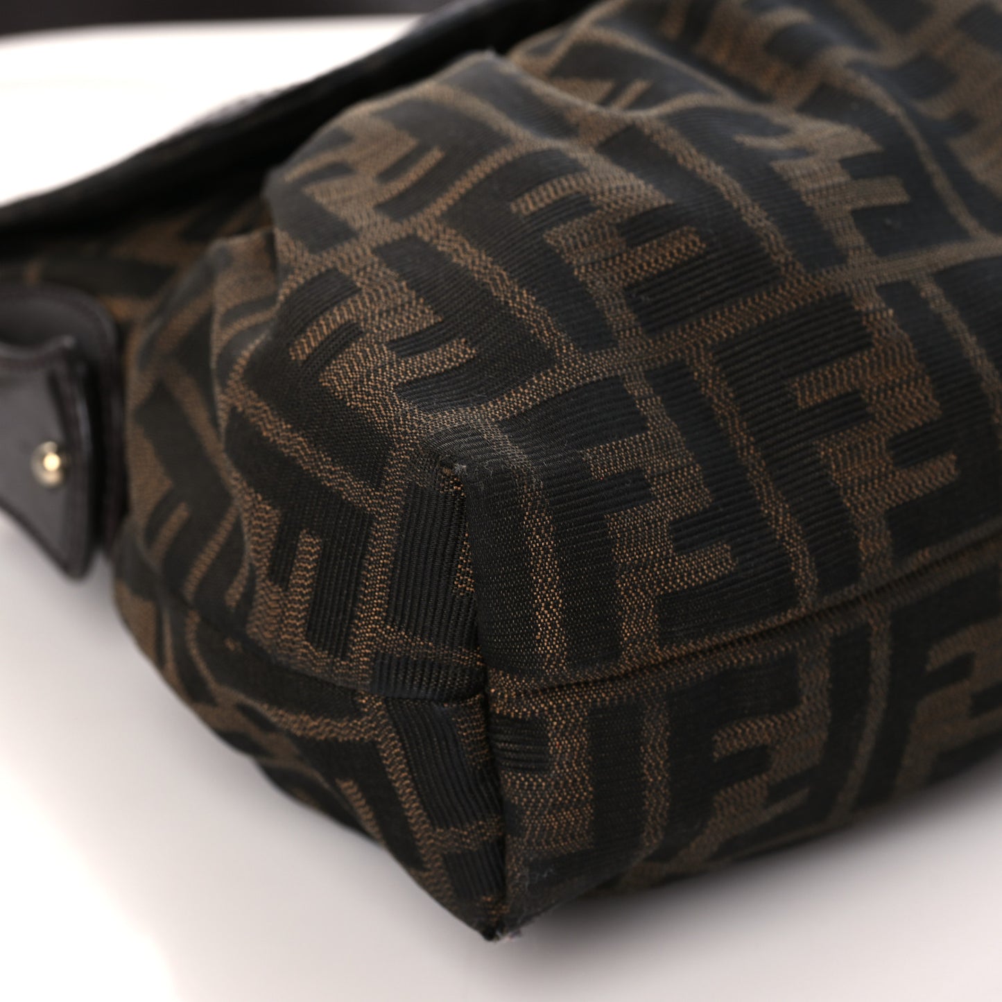 Zucca Medium Chef Shoulder Bag Tobacco