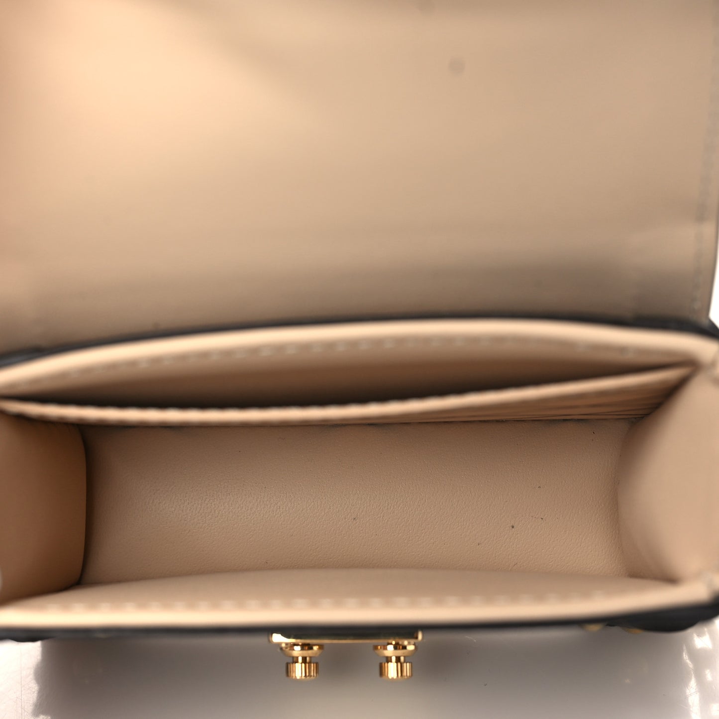 Reverse Monogram Essential Trunk NM