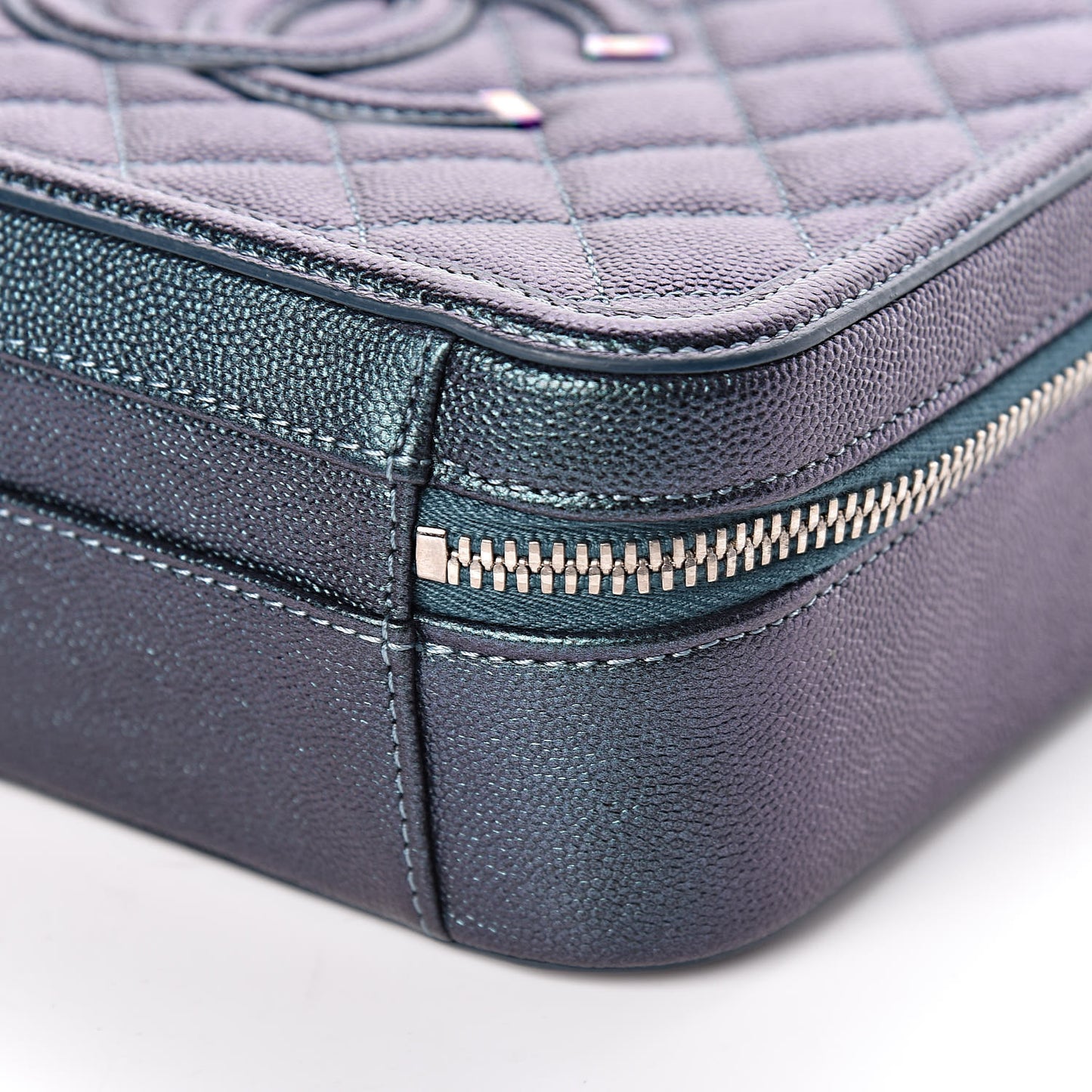Iridescent Caviar Quilted Medium CC Filigree Vanity Case Dark Turquoise
