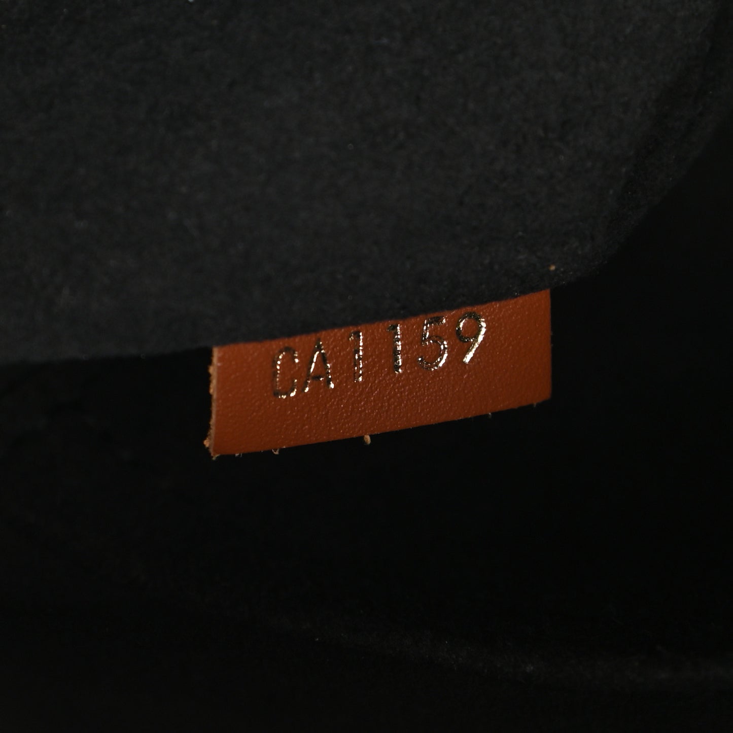 Monogram V Tote MM Black