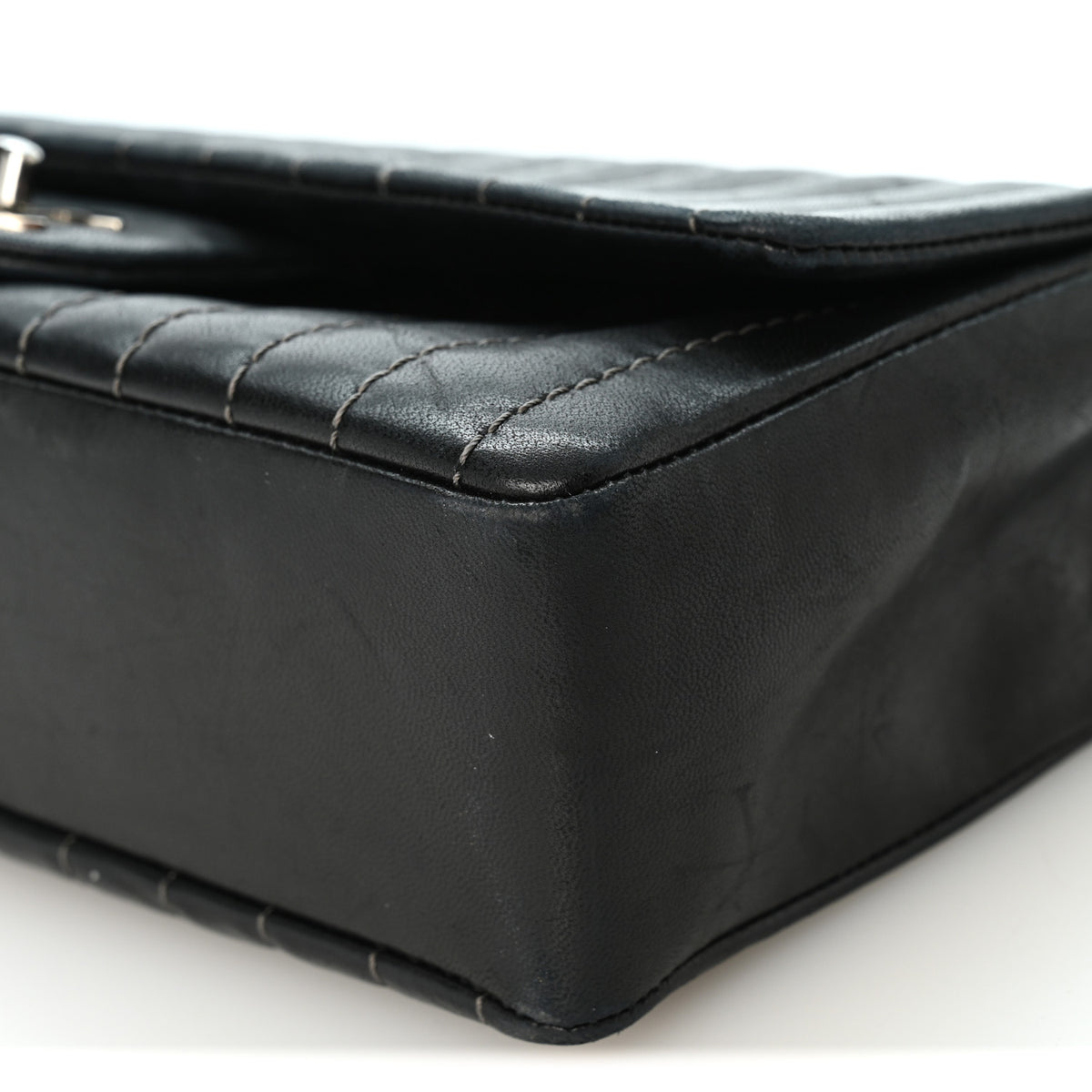 Lambskin Vertical Quilted Medium Single Flap Black