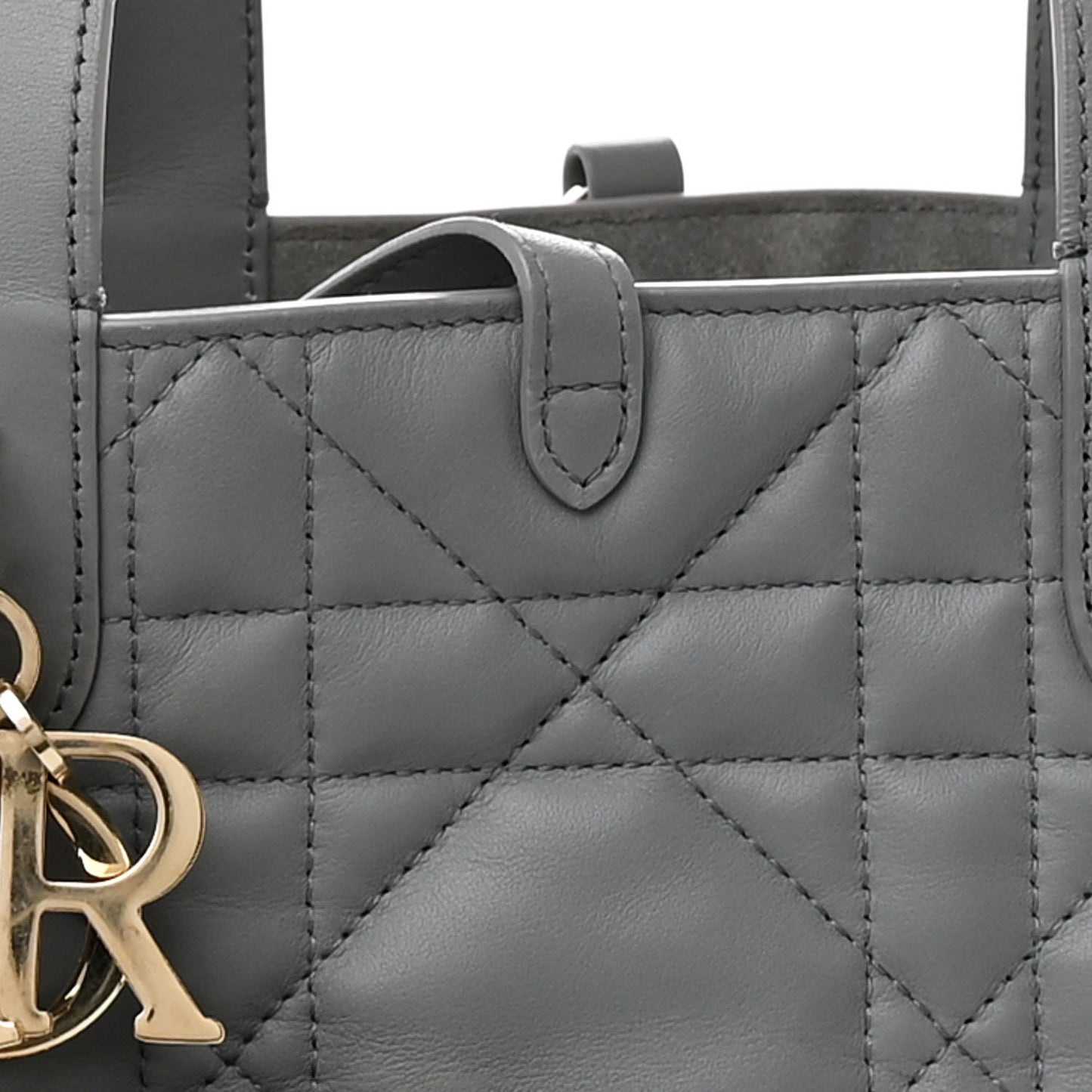 Calfskin Macrocannage Medium Toujours Grey