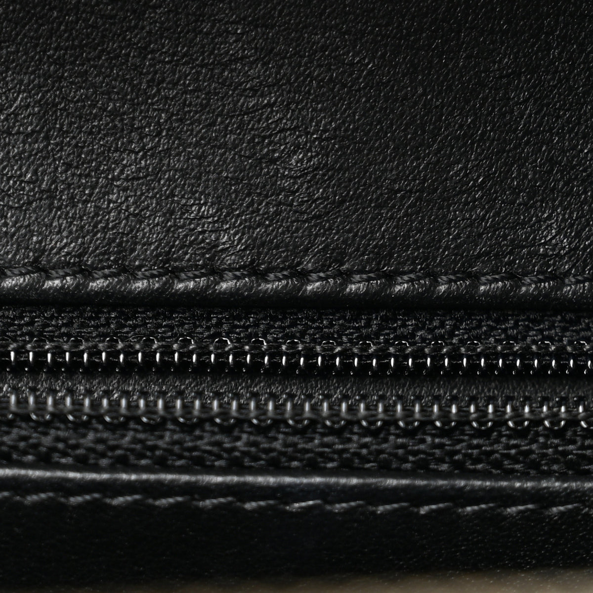 Caviar Quilted Medium CC Filigree Vanity Case Black