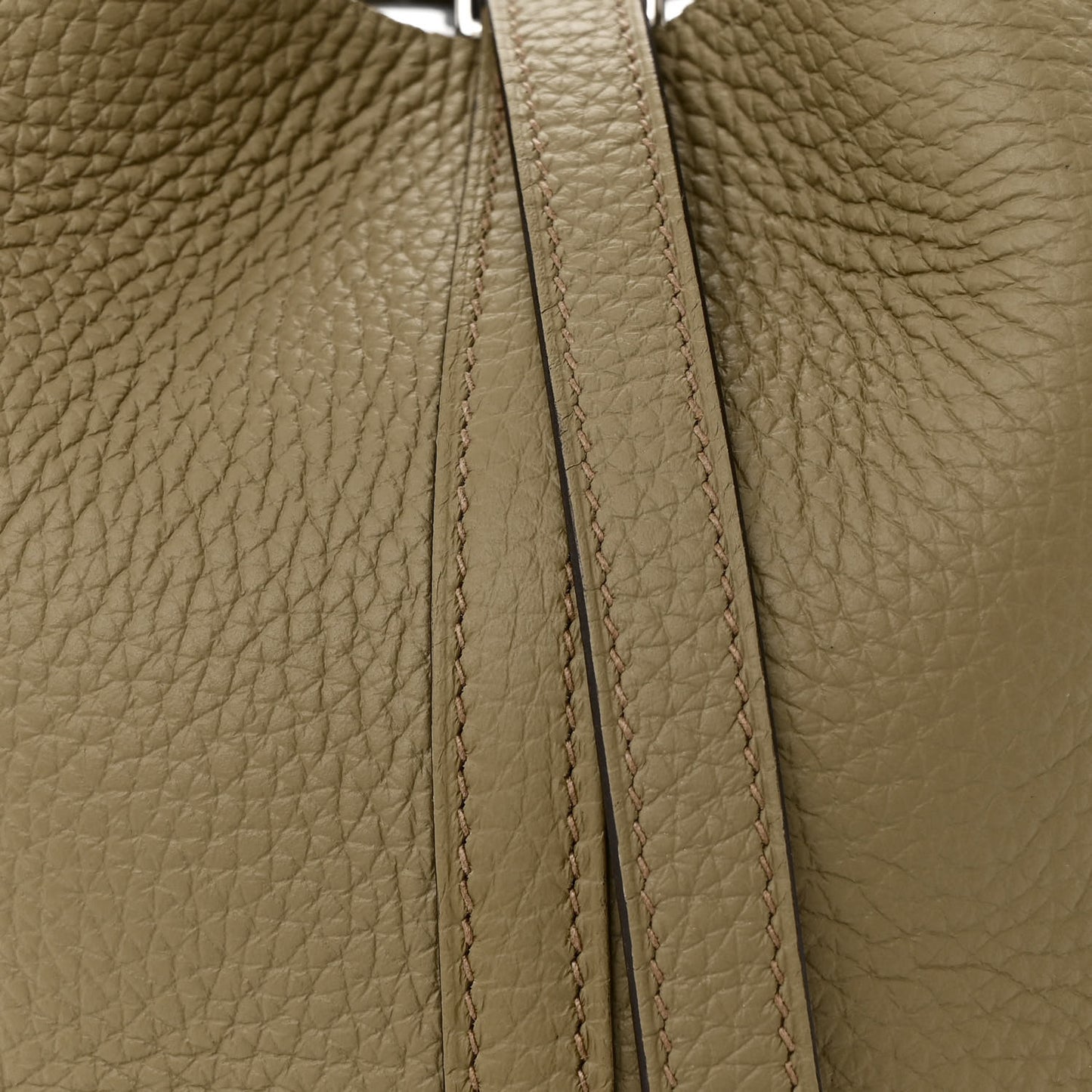 Taurillon Clemence Picotin Lock 18 PM Beige Marfa