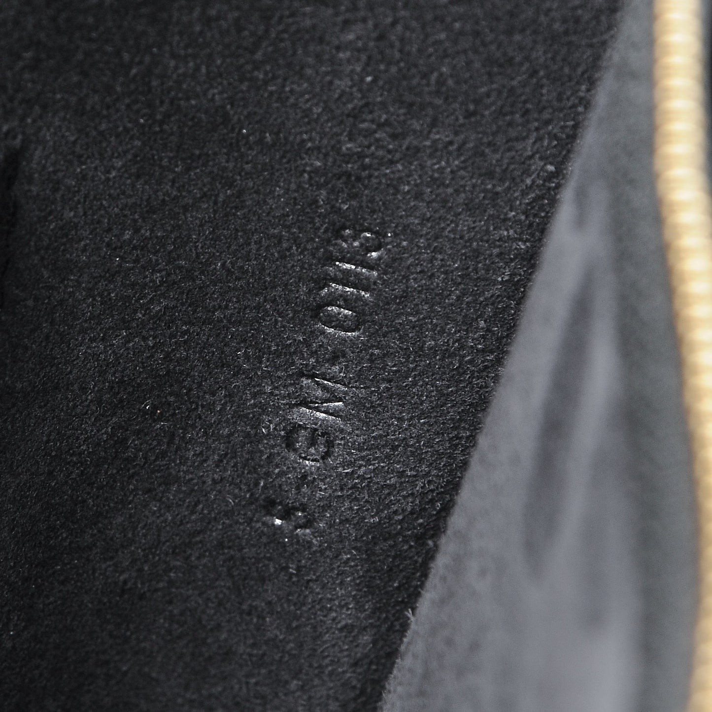 Calfskin Blade Flap Black